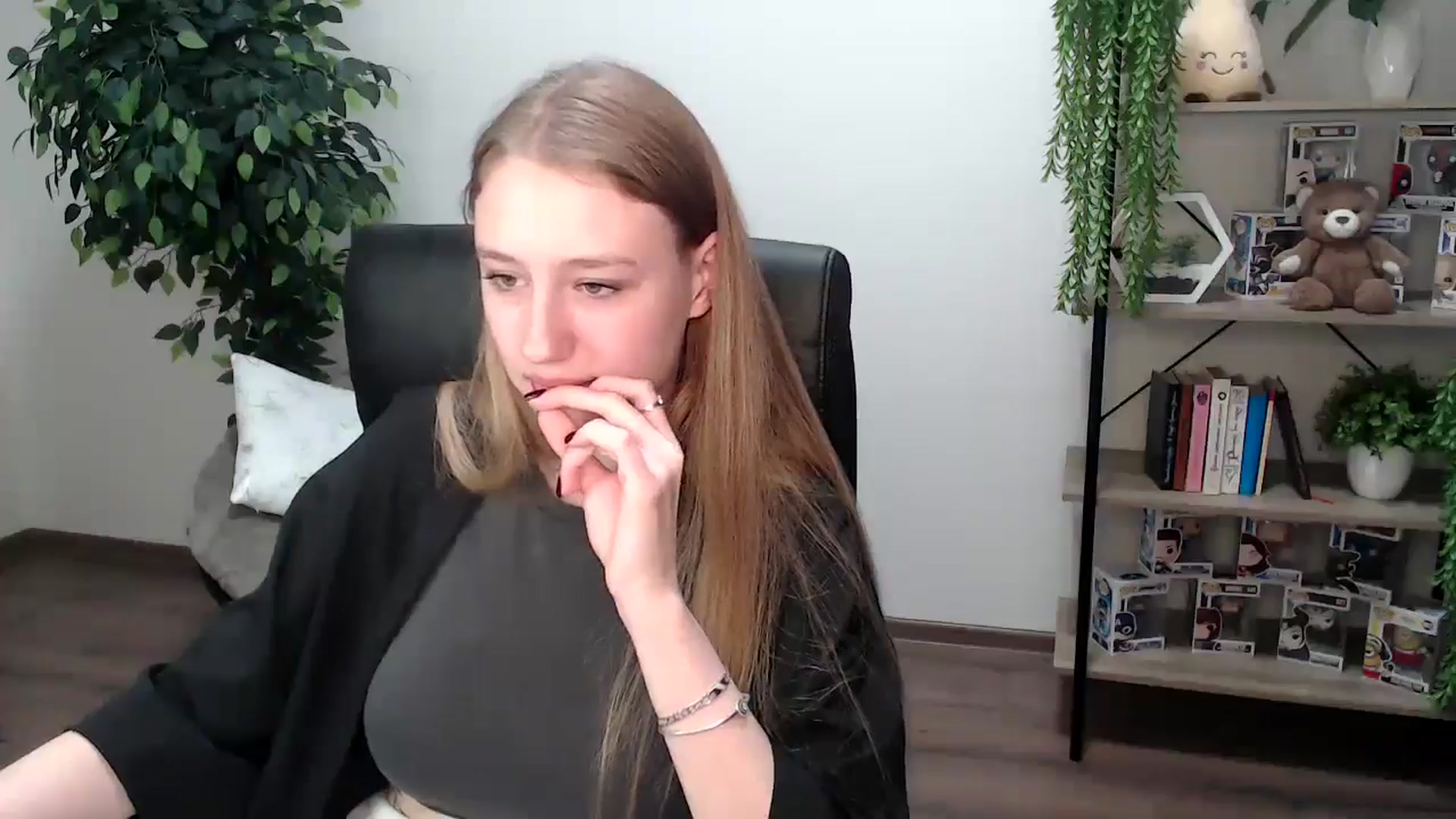 Gallery image thumbnail from HaleyVixen's myfreecams stream on, 11/24/2024, 13:44 image 14 of 20