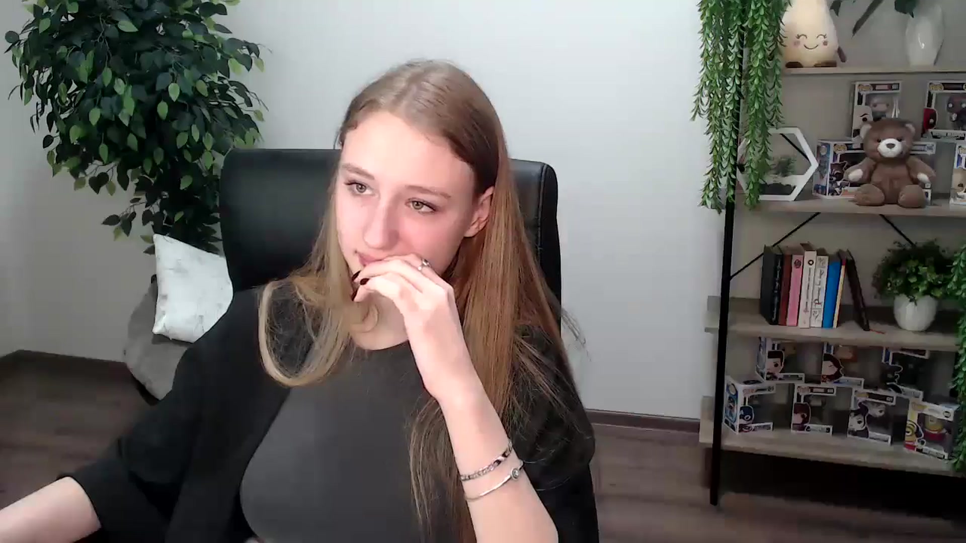 Gallery image thumbnail from HaleyVixen's myfreecams stream on, 11/24/2024, 13:44 image 20 of 20