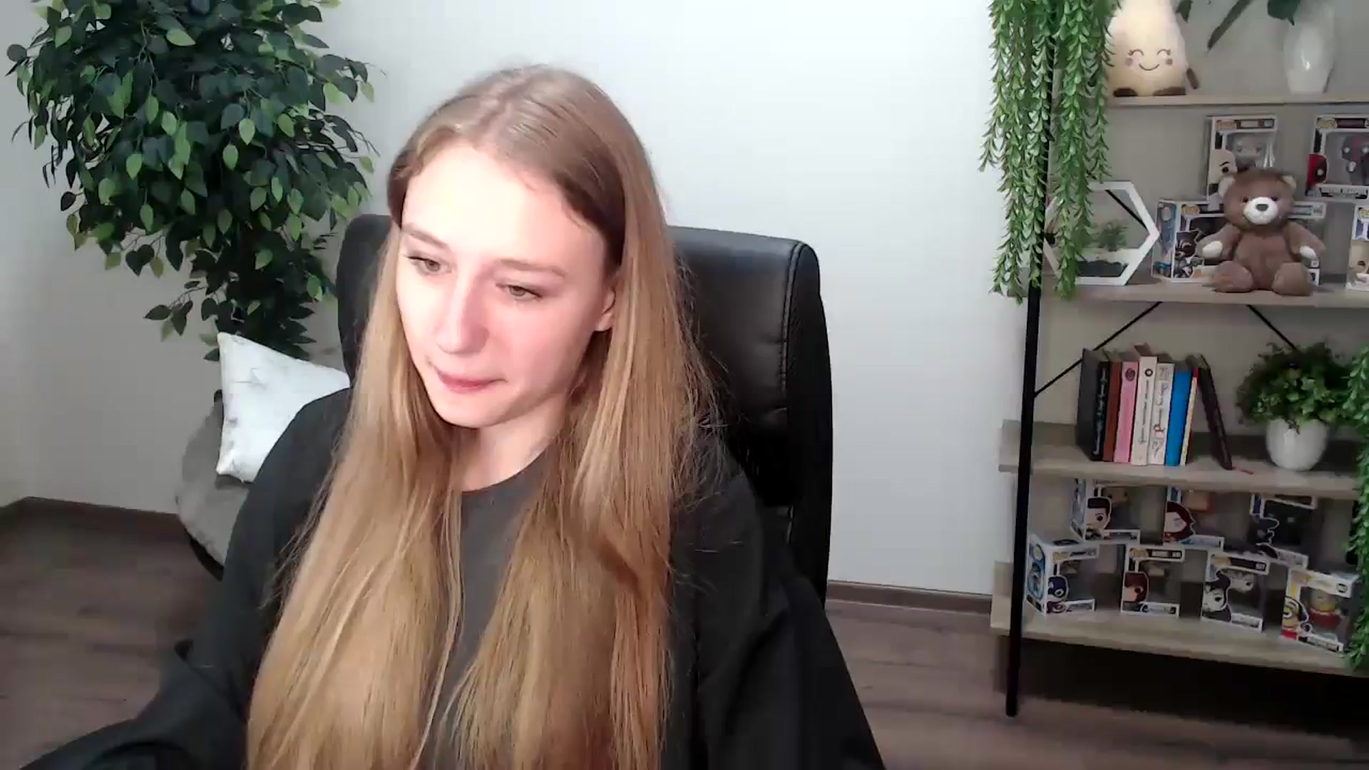 Gallery image thumbnail from HaleyVixen's myfreecams stream on, 11/24/2024, 13:44 image 1 of 20