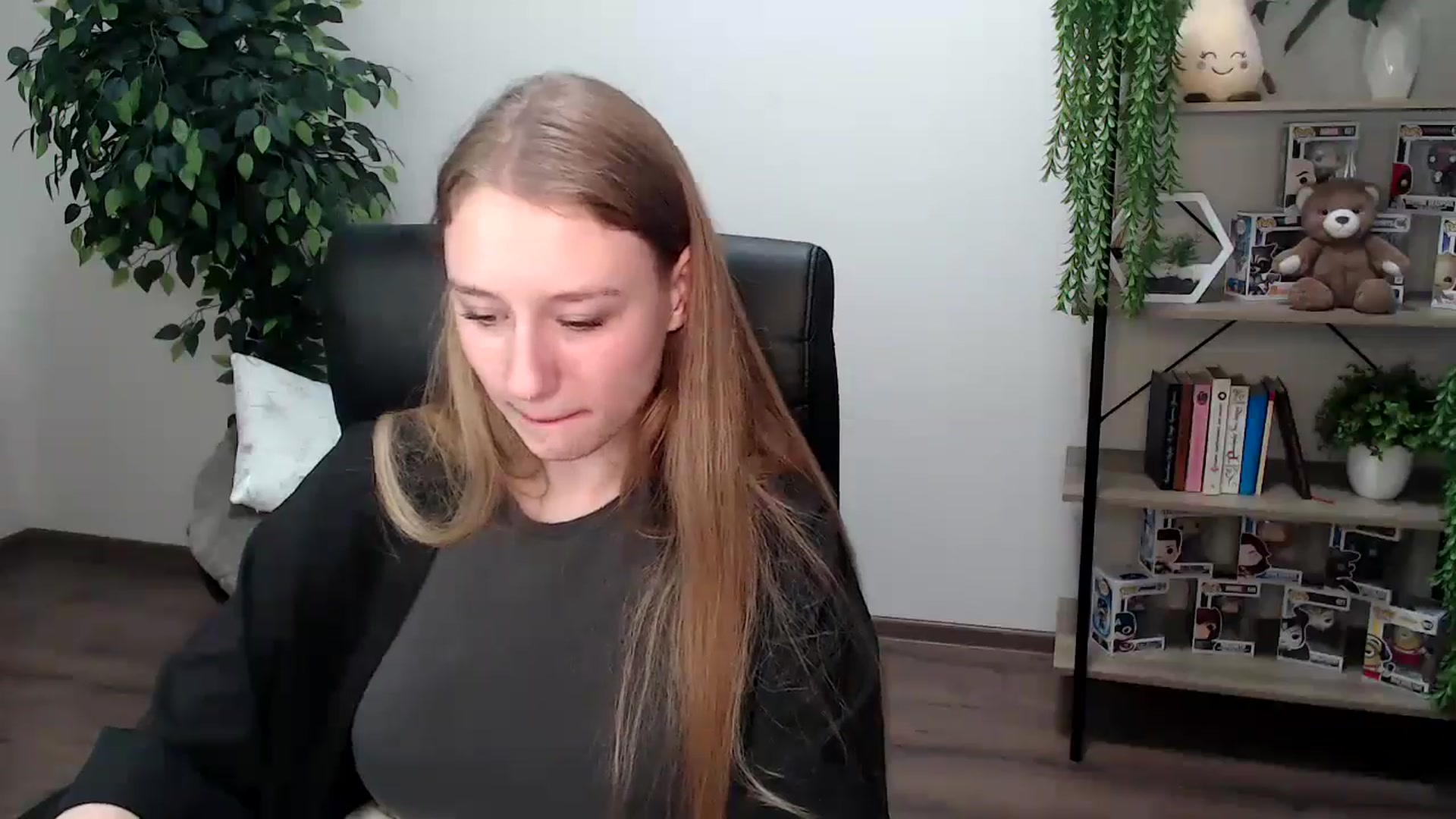 Gallery image thumbnail from HaleyVixen's myfreecams stream on, 11/24/2024, 13:44 image 16 of 20