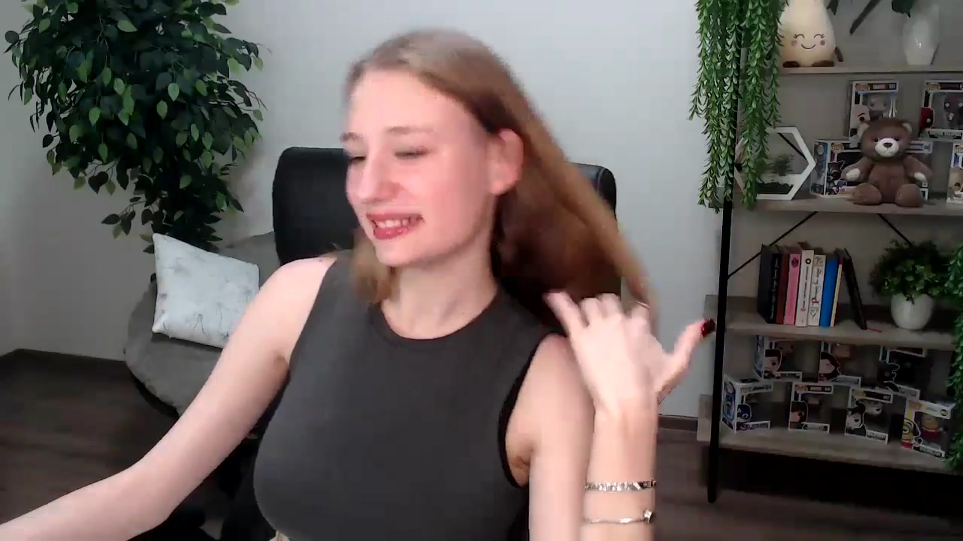 Gallery image thumbnail from HaleyVixen's myfreecams stream on, 11/24/2024, 14:35 image 12 of 20
