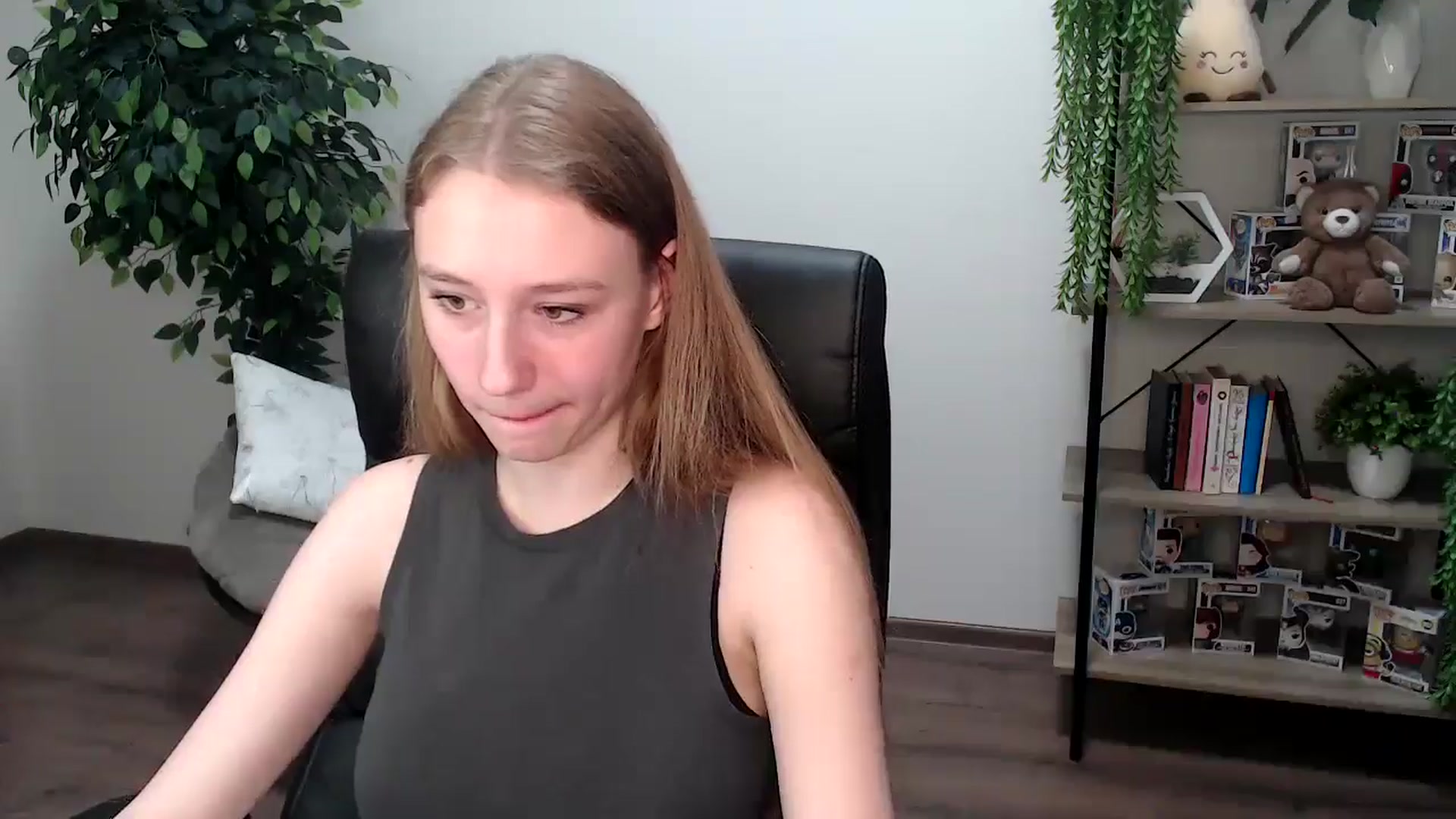 Gallery image thumbnail from HaleyVixen's myfreecams stream on, 11/24/2024, 14:35 image 8 of 20