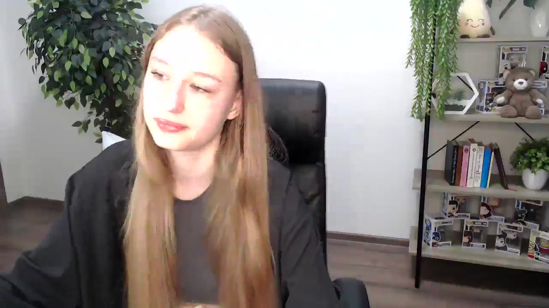 Gallery image thumbnail from HaleyVixen's myfreecams stream on, 11/25/2024, 10:13 image 7 of 20
