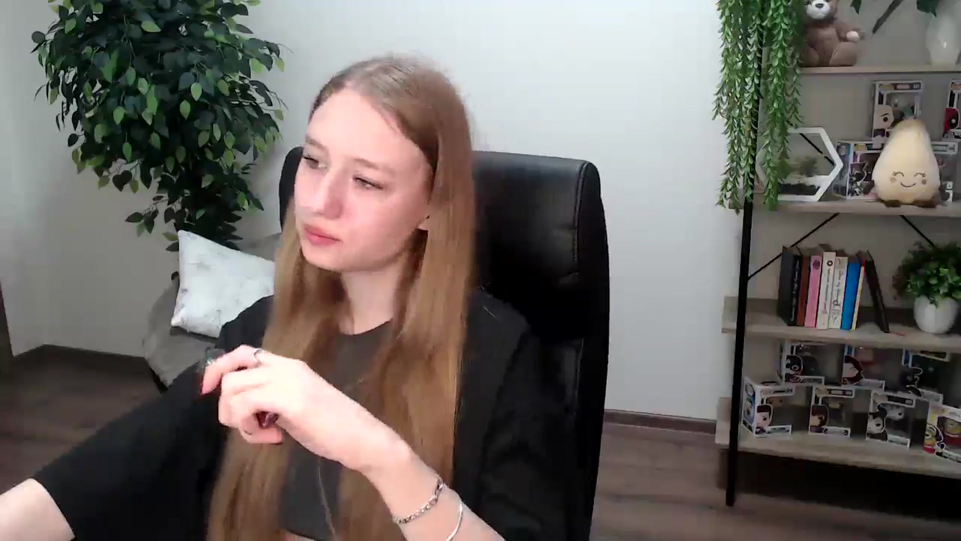 Gallery image thumbnail from HaleyVixen's myfreecams stream on, 11/25/2024, 10:13 image 20 of 20