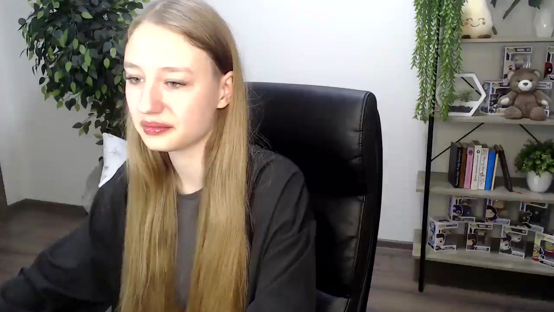 Gallery image thumbnail from HaleyVixen's myfreecams stream on, 11/25/2024, 10:13 image 14 of 20