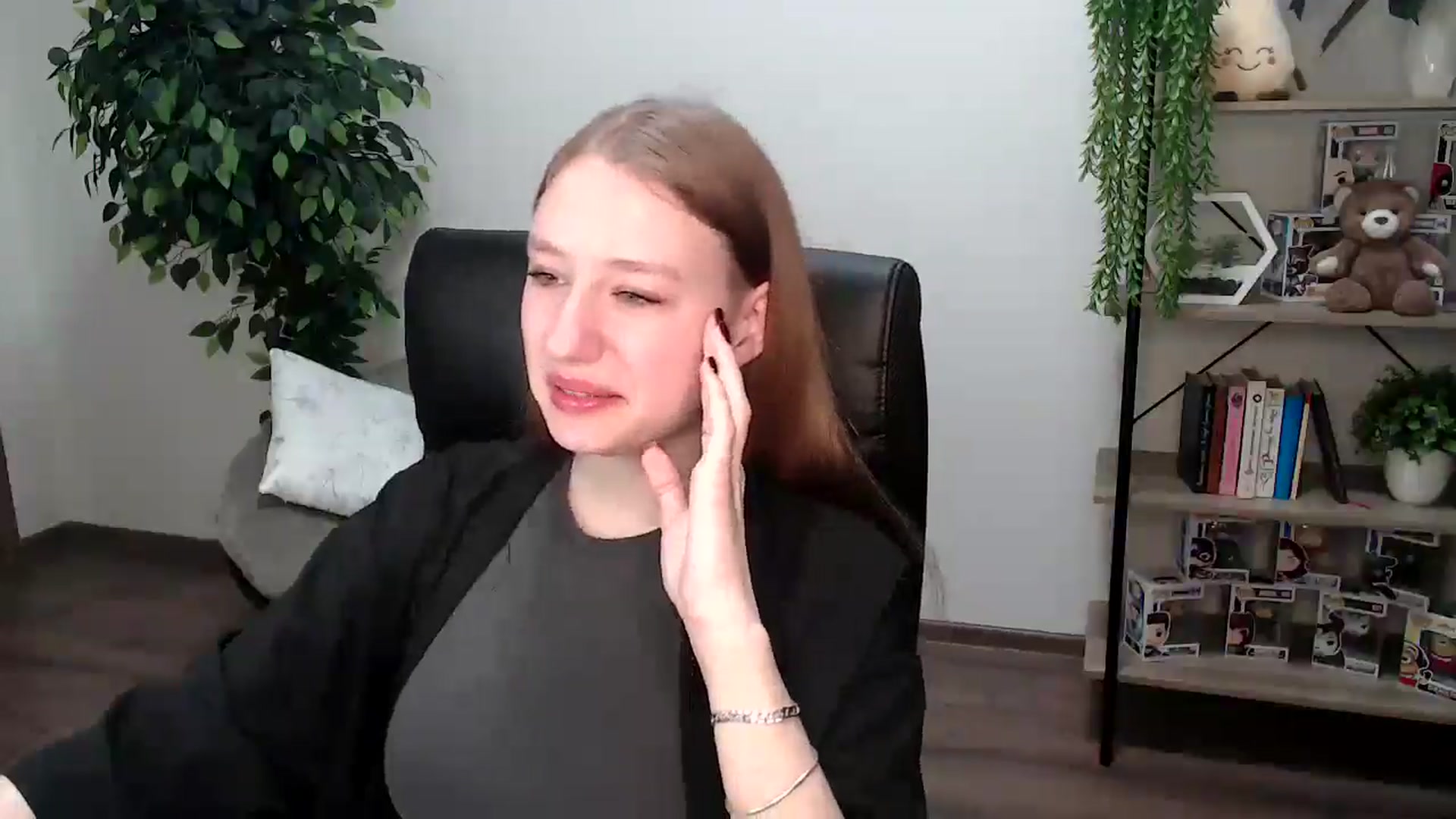 Gallery image thumbnail from HaleyVixen's myfreecams stream on, 11/25/2024, 10:13 image 16 of 20