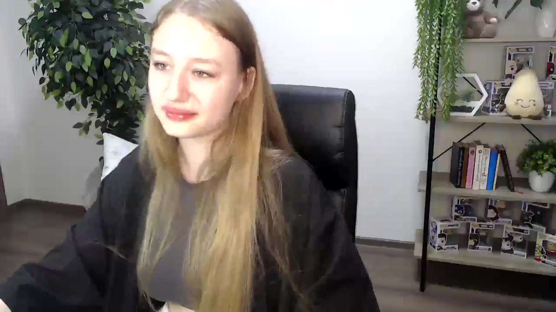 Gallery image thumbnail from HaleyVixen's myfreecams stream on, 11/25/2024, 10:13 image 18 of 20