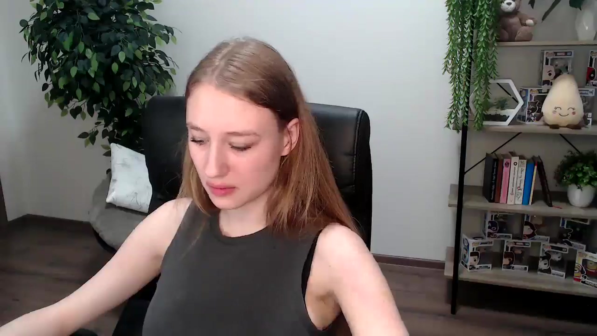 Gallery image thumbnail from HaleyVixen's myfreecams stream on, 11/25/2024, 10:40 image 14 of 20