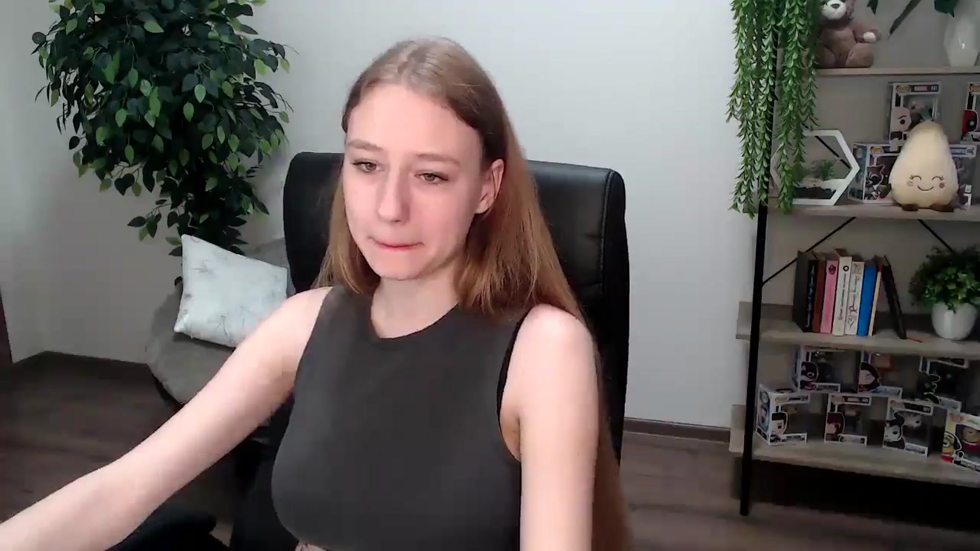 Gallery image thumbnail from HaleyVixen's myfreecams stream on, 11/25/2024, 10:40 image 4 of 20