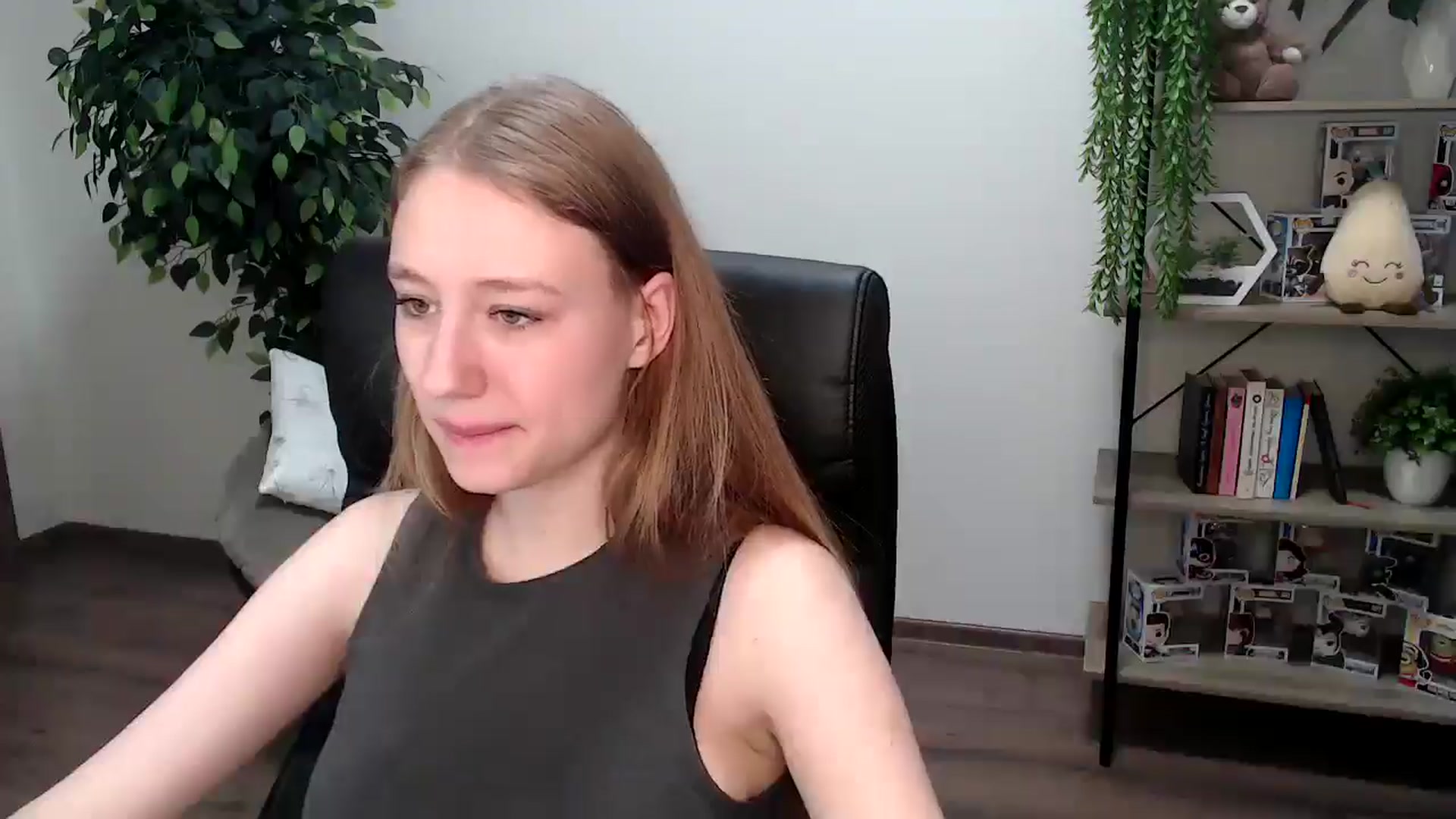 Gallery image thumbnail from HaleyVixen's myfreecams stream on, 11/25/2024, 10:40 image 11 of 20
