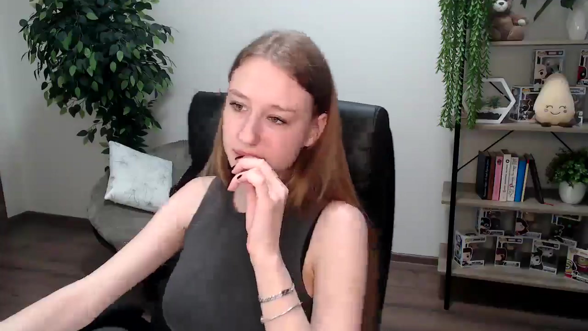 Gallery image thumbnail from HaleyVixen's myfreecams stream on, 11/25/2024, 10:40 image 7 of 20