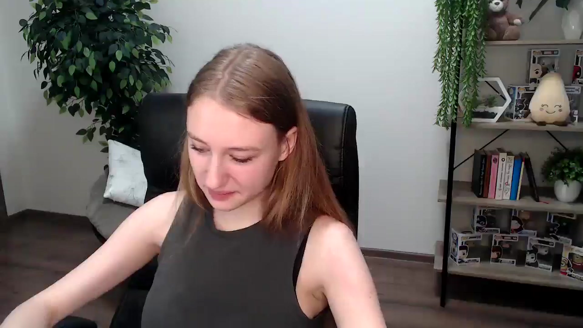 Gallery image thumbnail from HaleyVixen's myfreecams stream on, 11/25/2024, 10:40 image 16 of 20