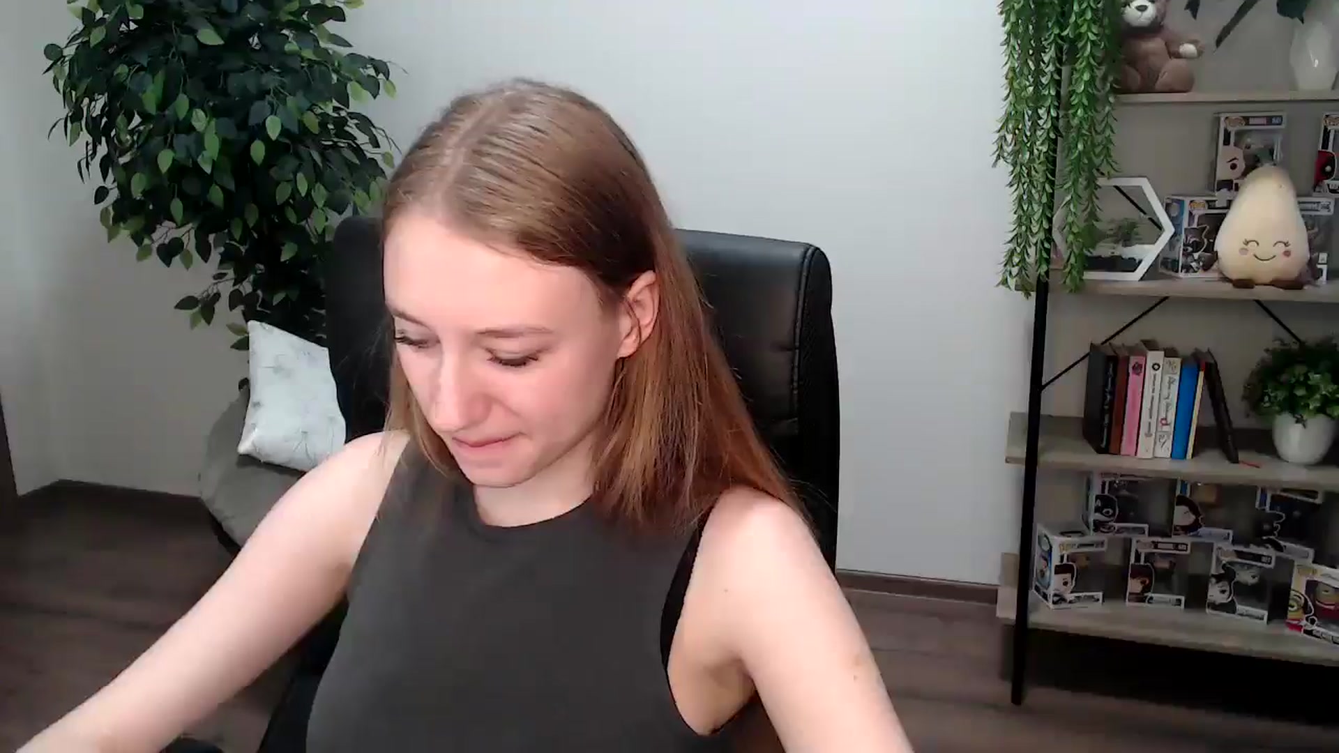 Gallery image thumbnail from HaleyVixen's myfreecams stream on, 11/25/2024, 10:40 image 10 of 20