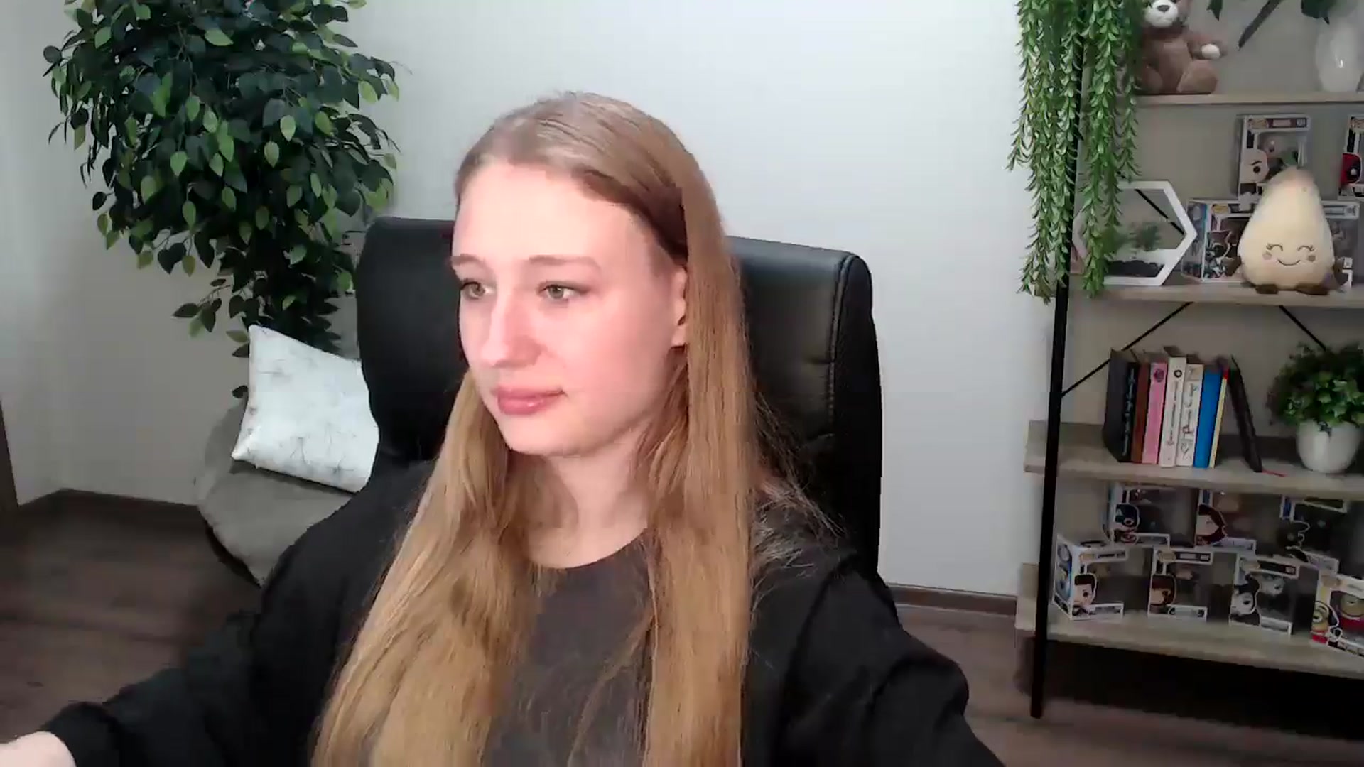 Gallery image thumbnail from HaleyVixen's myfreecams stream on, 11/25/2024, 12:07 image 10 of 20