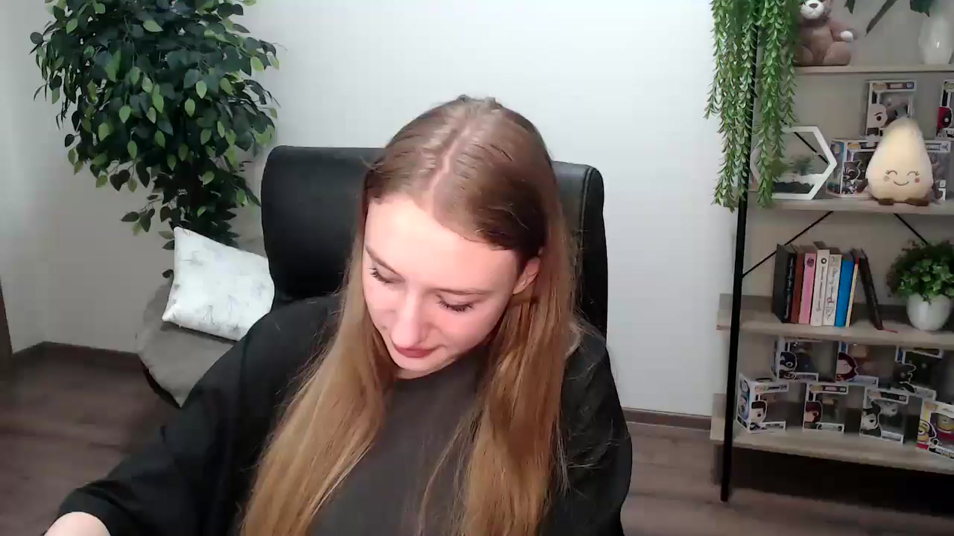 Gallery image thumbnail from HaleyVixen's myfreecams stream on, 11/25/2024, 12:07 image 16 of 20