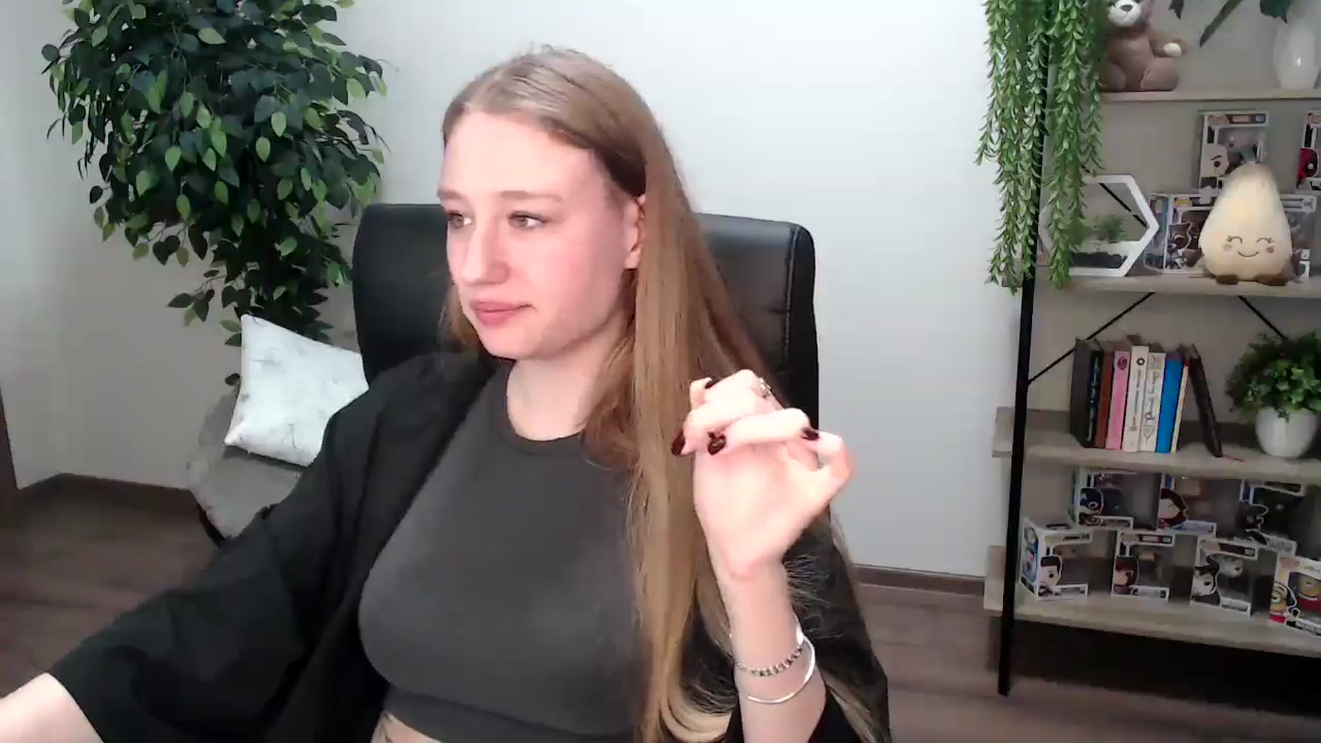 Gallery image thumbnail from HaleyVixen's myfreecams stream on, 11/25/2024, 12:07 image 19 of 20