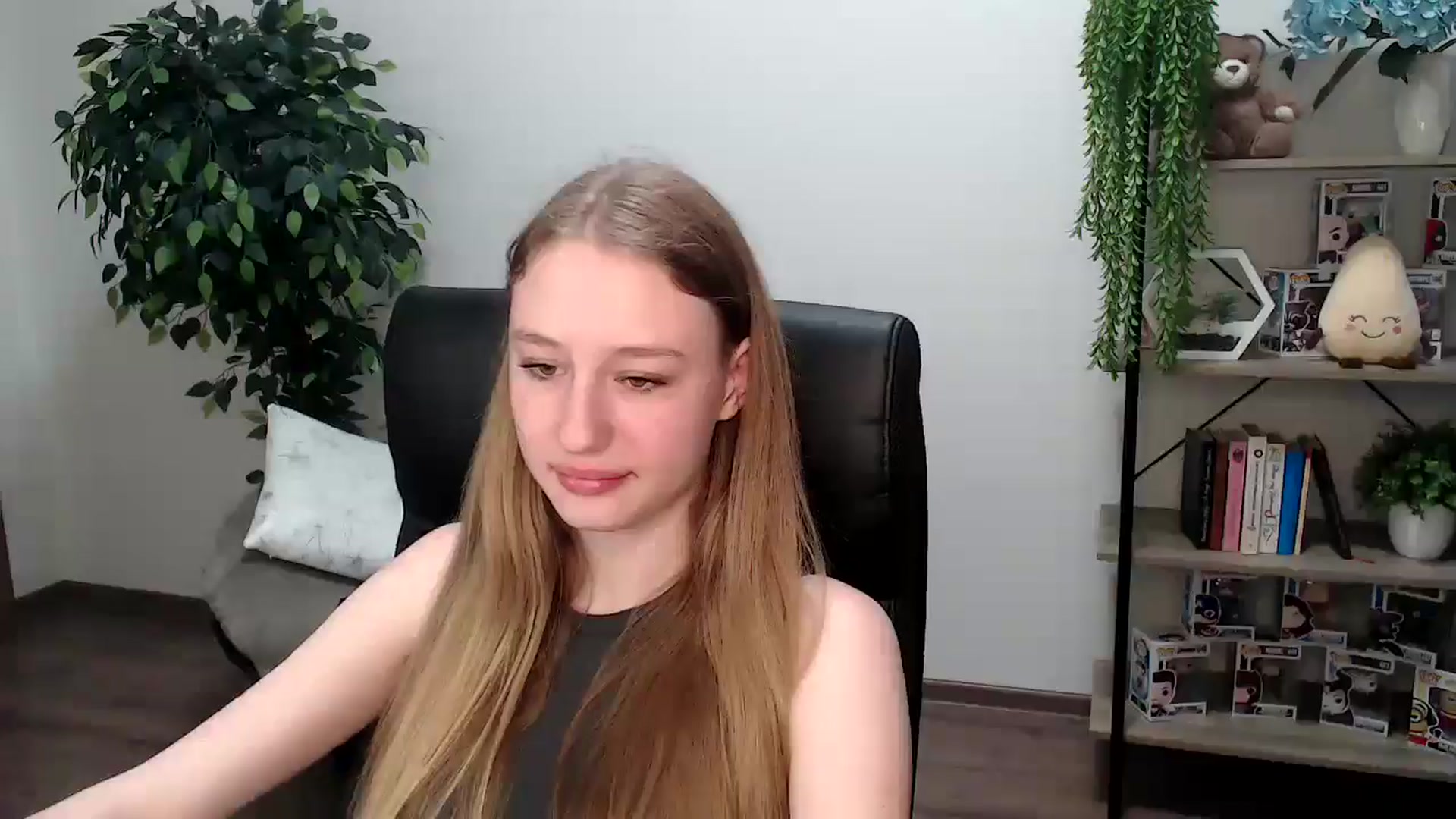 Gallery image thumbnail from HaleyVixen's myfreecams stream on, 11/25/2024, 12:39 image 10 of 20