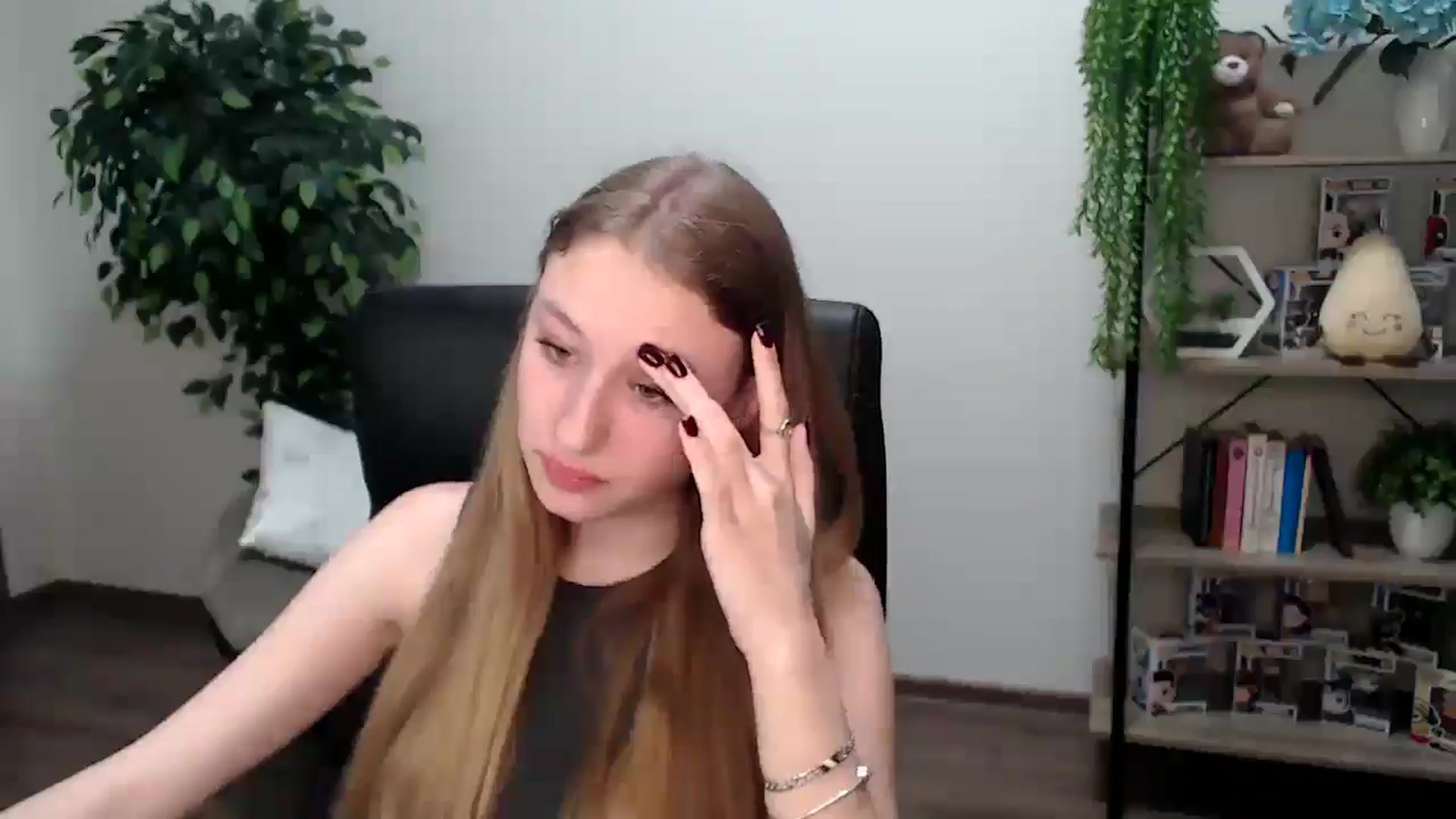 Gallery image thumbnail from HaleyVixen's myfreecams stream on, 11/25/2024, 12:39 image 15 of 20
