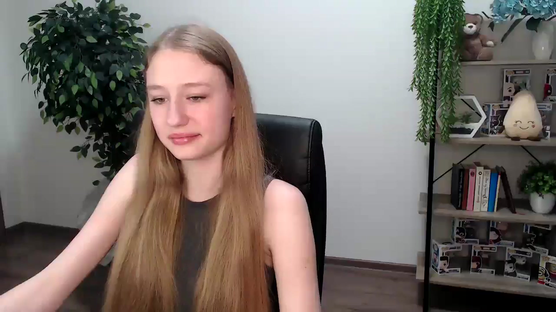 Gallery image thumbnail from HaleyVixen's myfreecams stream on, 11/25/2024, 13:44 image 3 of 20