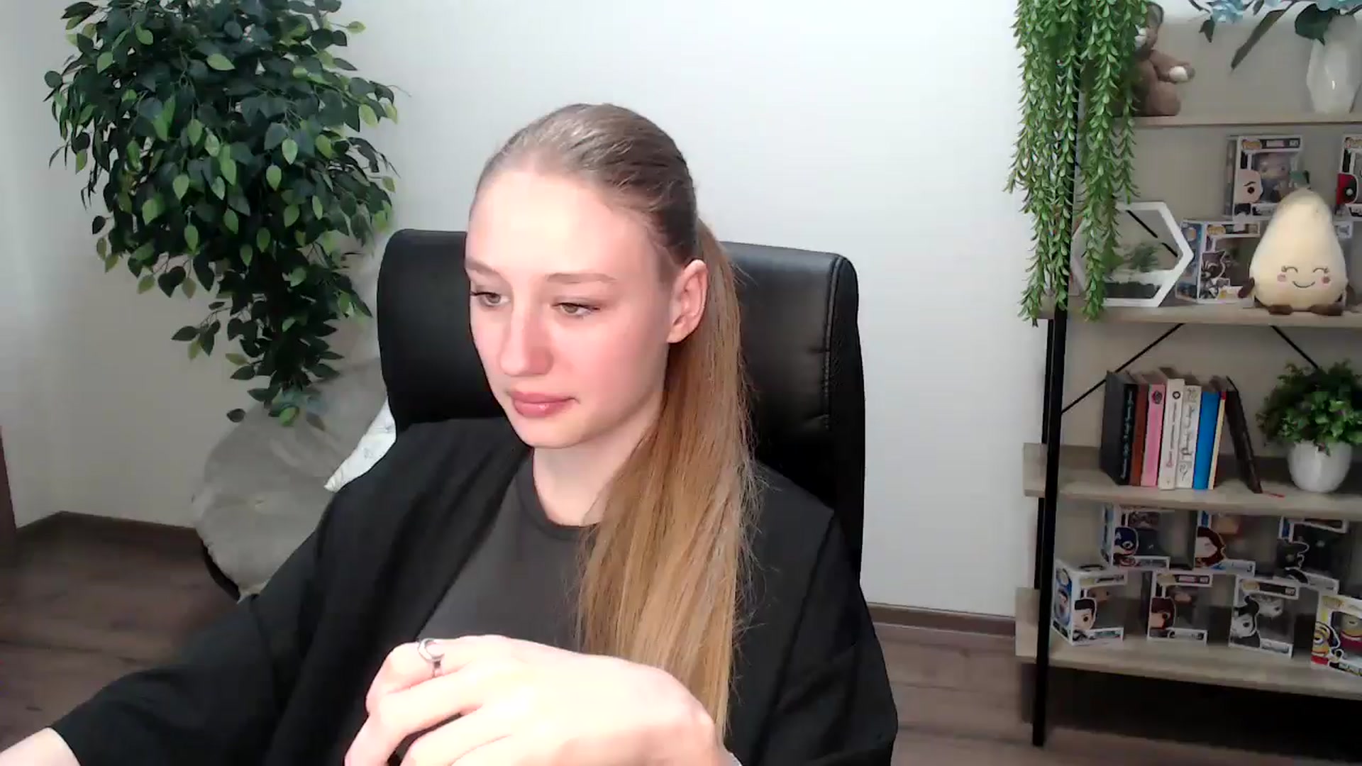 Gallery image thumbnail from HaleyVixen's myfreecams stream on, 11/25/2024, 14:33 image 18 of 20