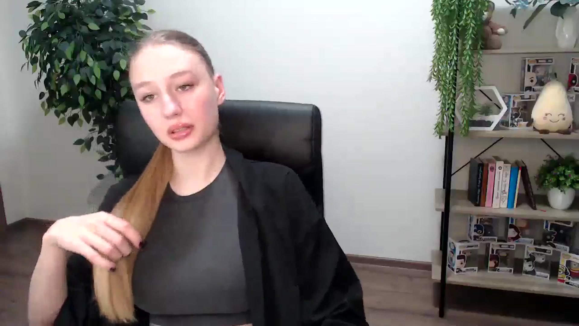 Gallery image thumbnail from HaleyVixen's myfreecams stream on, 11/25/2024, 14:33 image 13 of 20