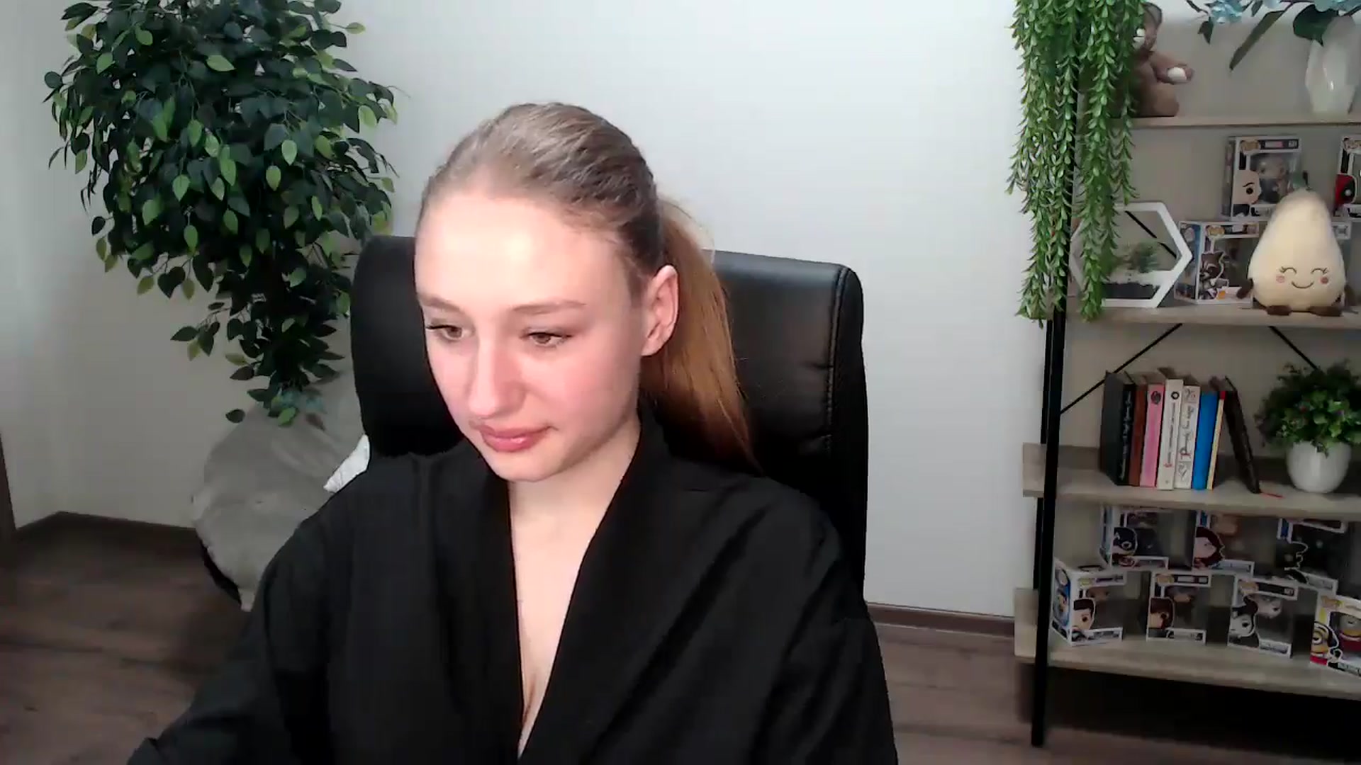 Gallery image thumbnail from HaleyVixen's myfreecams stream on, 11/25/2024, 15:00 image 16 of 20