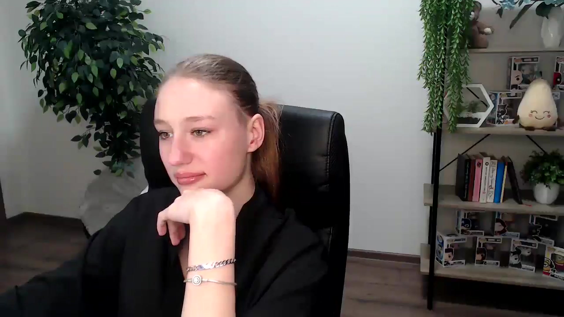 Gallery image thumbnail from HaleyVixen's myfreecams stream on, 11/25/2024, 15:00 image 11 of 20