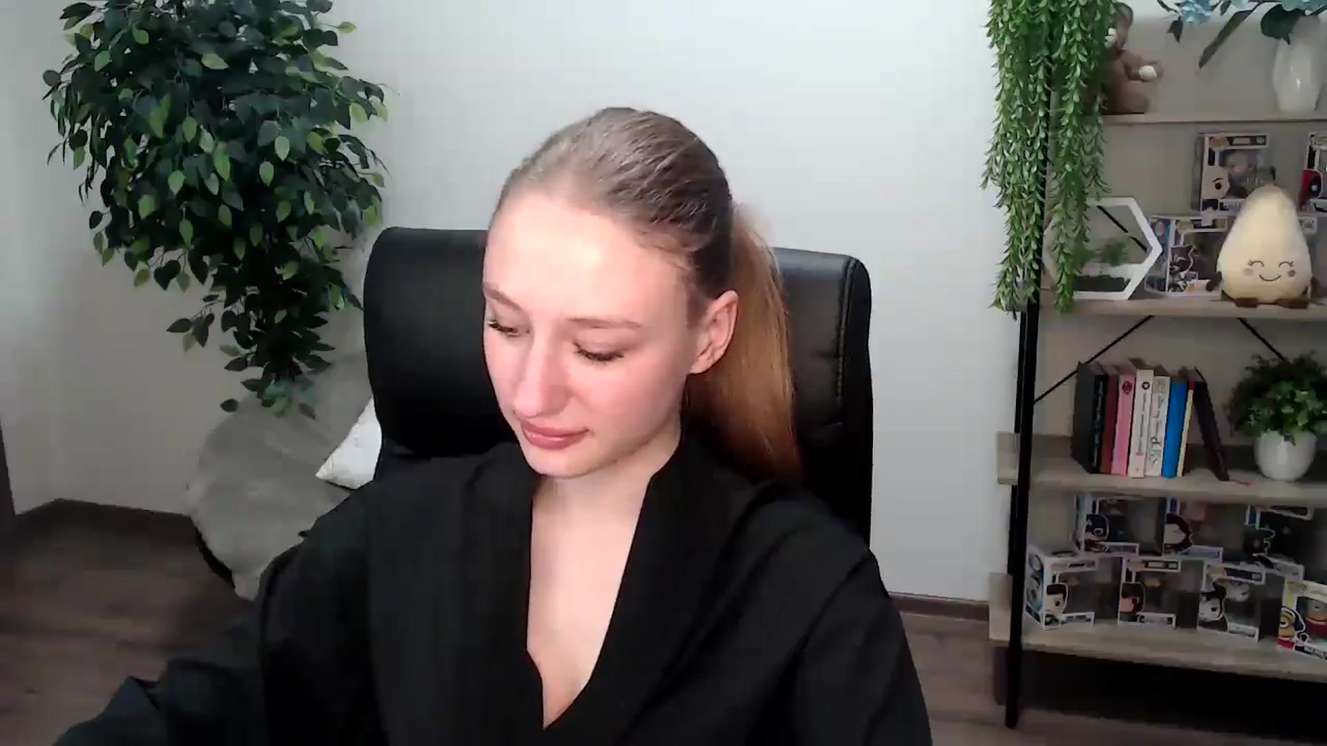 Gallery image thumbnail from HaleyVixen's myfreecams stream on, 11/25/2024, 15:00 image 13 of 20