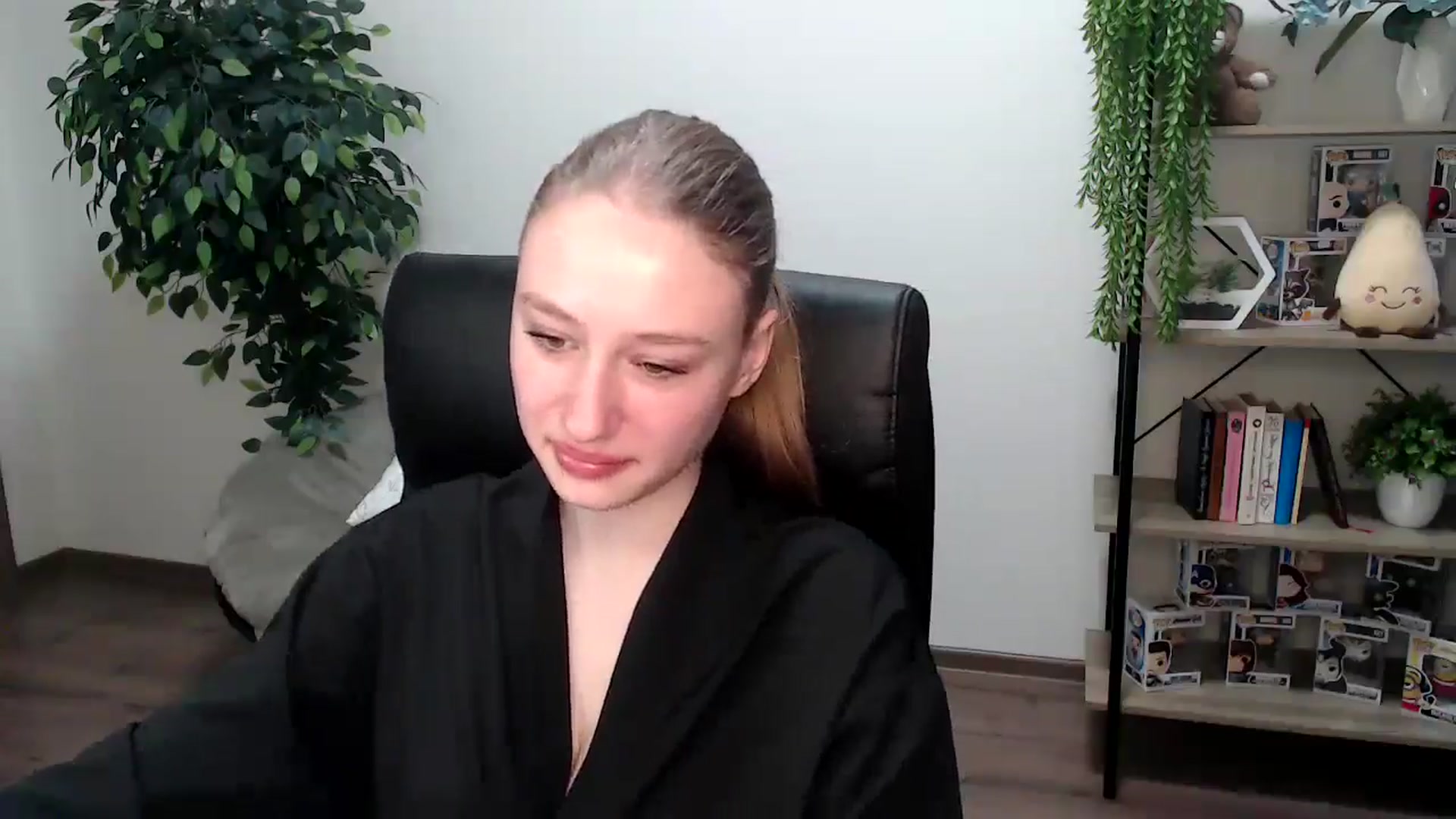 Gallery image thumbnail from HaleyVixen's myfreecams stream on, 11/25/2024, 15:00 image 15 of 20