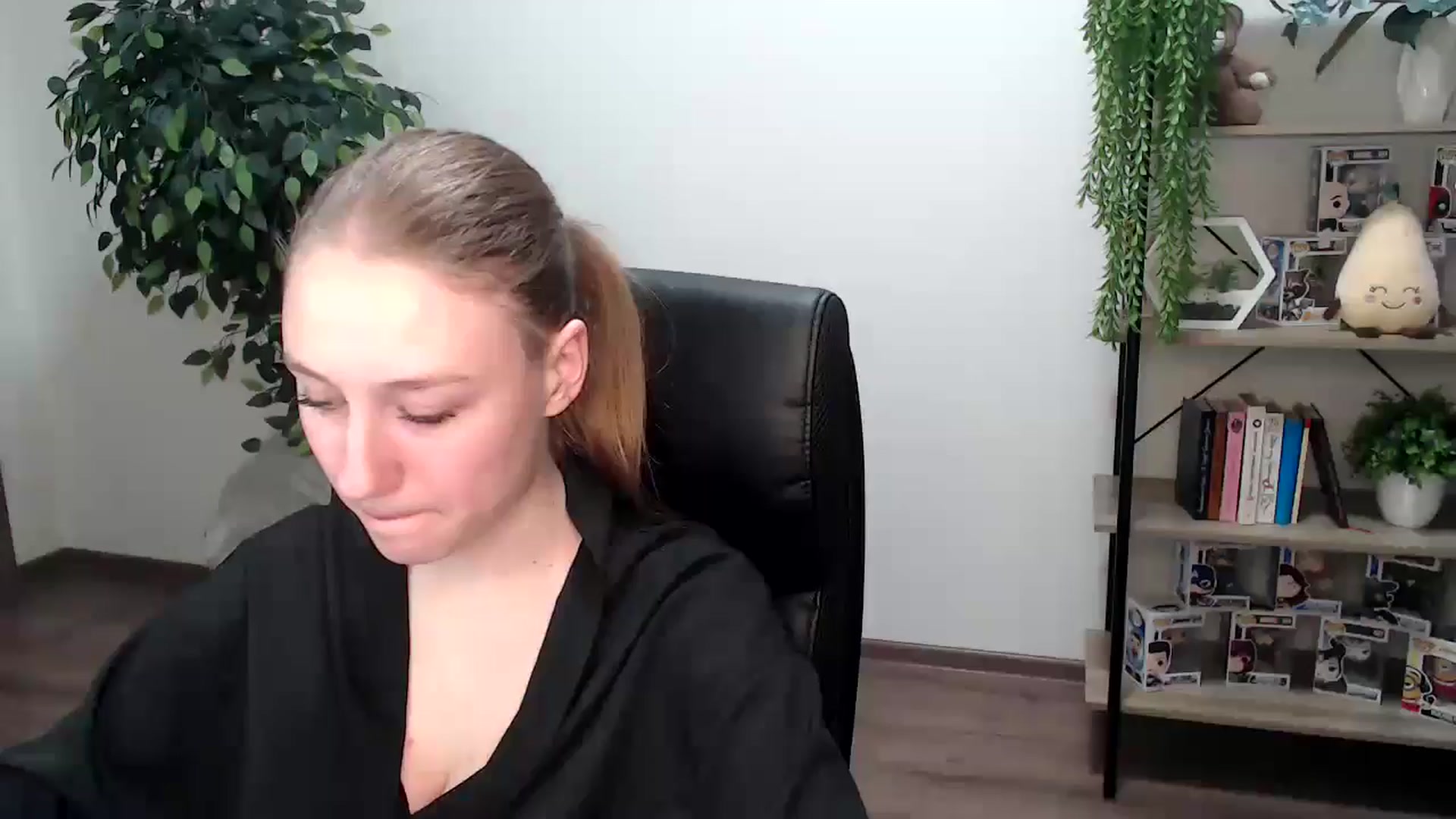 Gallery image thumbnail from HaleyVixen's myfreecams stream on, 11/25/2024, 15:00 image 1 of 20