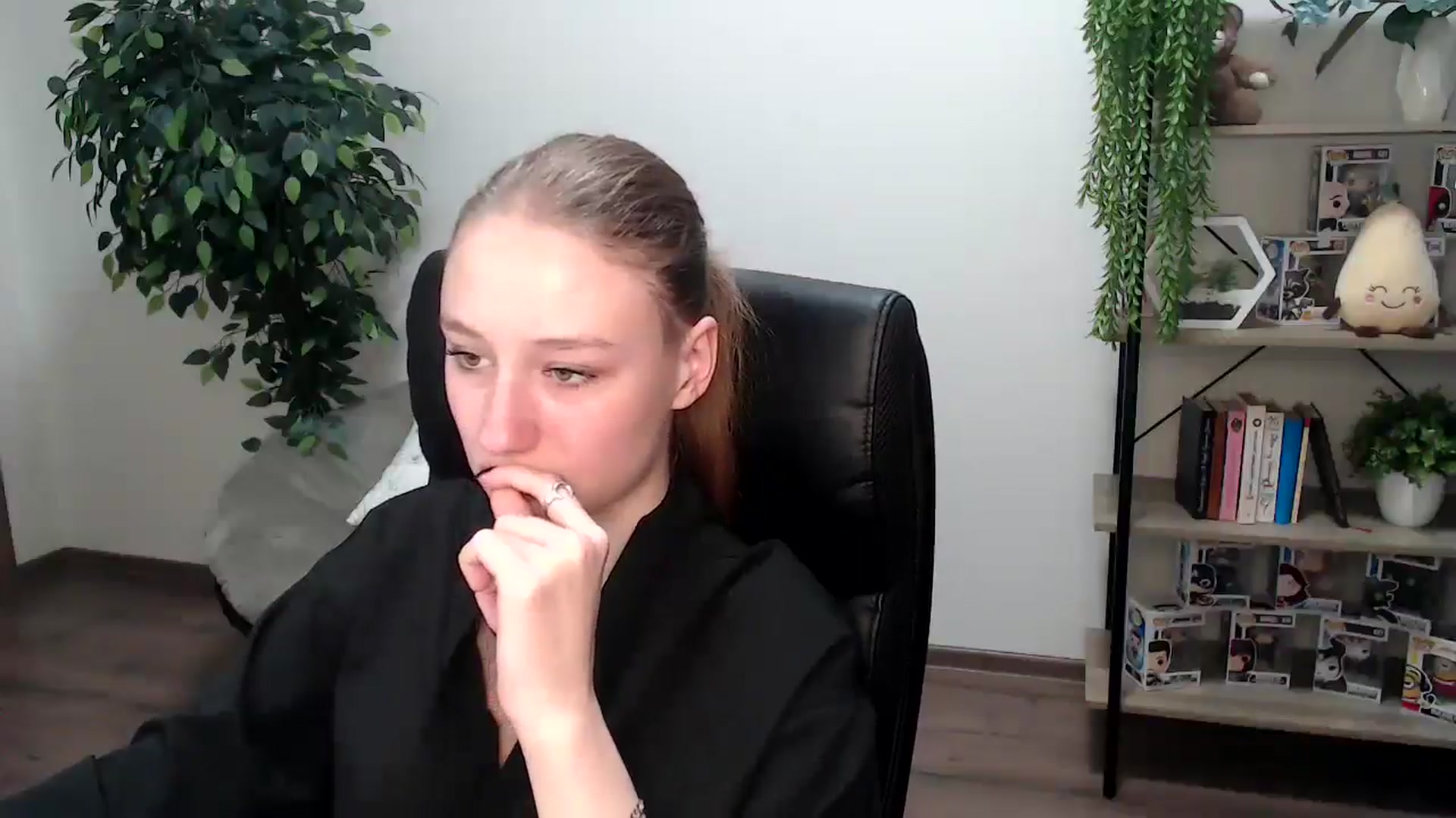 Gallery image thumbnail from HaleyVixen's myfreecams stream on, 11/25/2024, 15:00 image 6 of 20