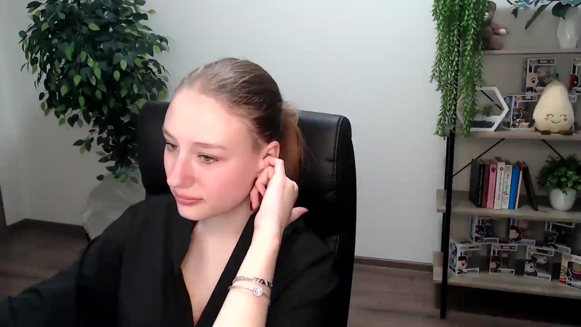 Gallery image thumbnail from HaleyVixen's myfreecams stream on, 11/25/2024, 15:00 image 10 of 20