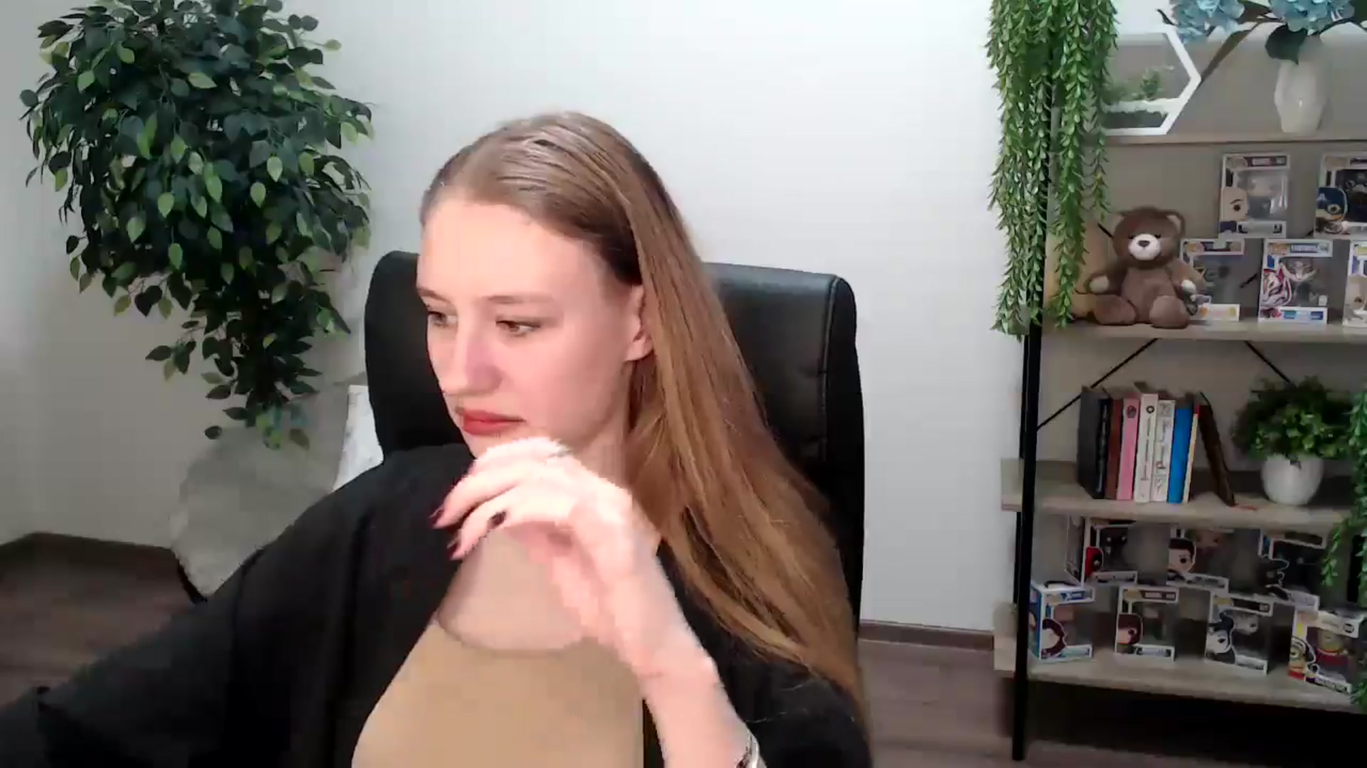 Gallery image thumbnail from HaleyVixen's myfreecams stream on, 11/26/2024, 12:48 image 9 of 20