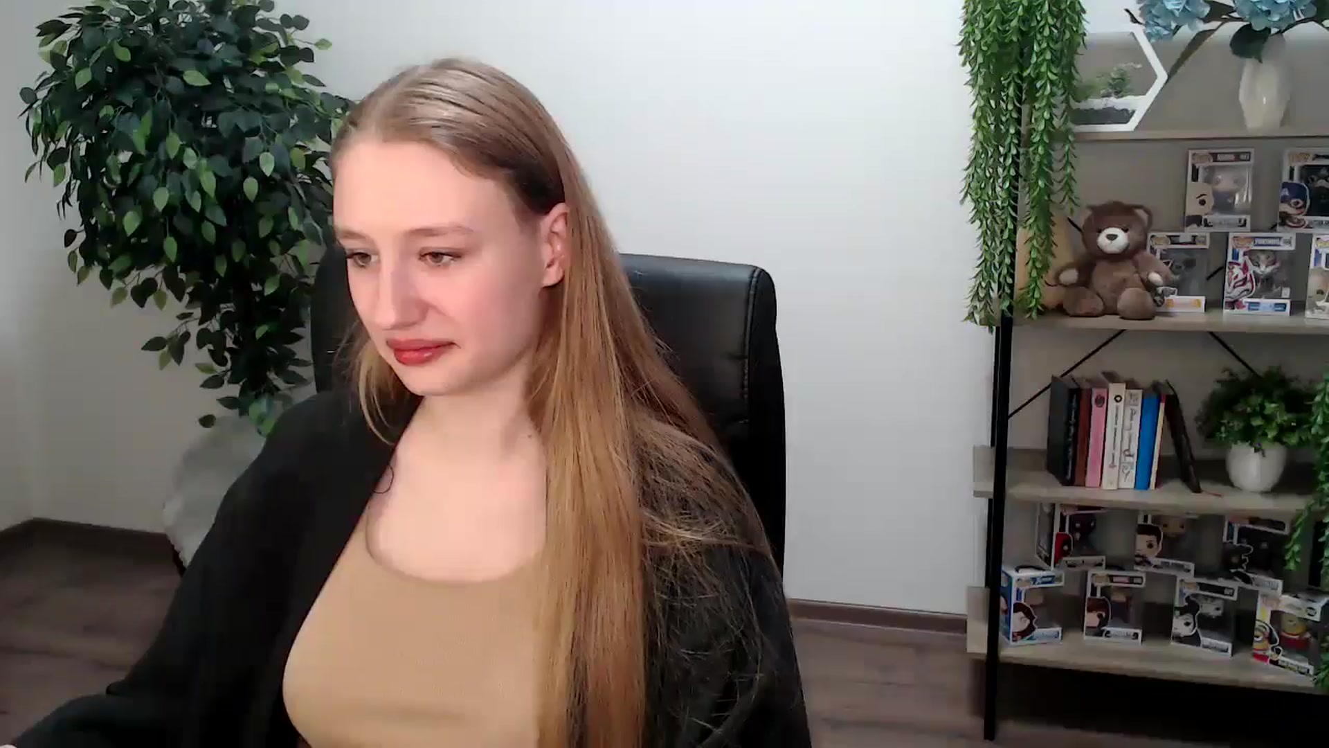 Gallery image thumbnail from HaleyVixen's myfreecams stream on, 11/26/2024, 12:48 image 12 of 20