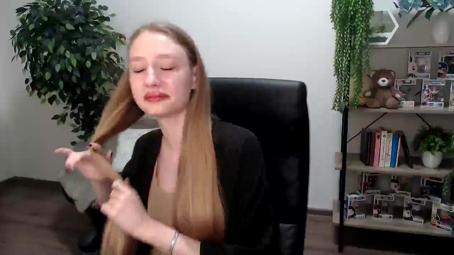 Gallery image thumbnail from HaleyVixen's myfreecams stream on, 11/26/2024, 12:48 image 16 of 20