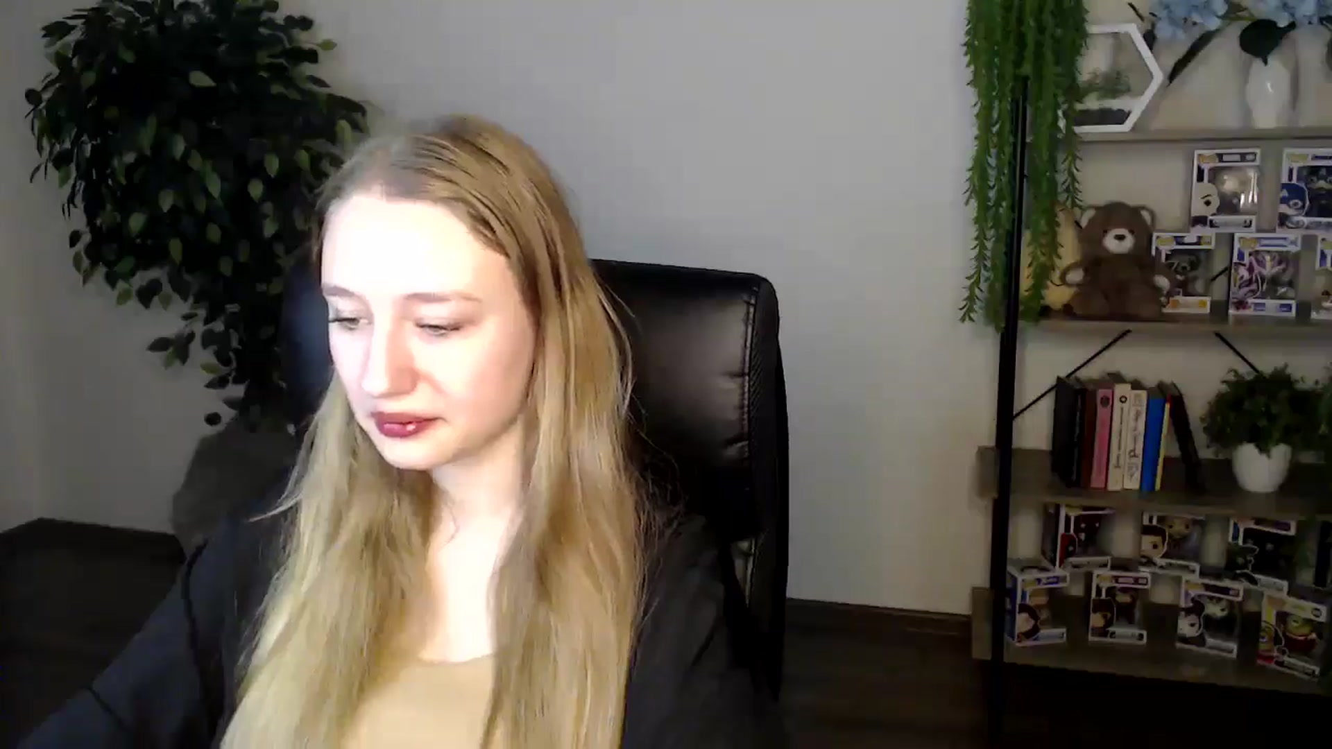 Gallery image thumbnail from HaleyVixen's myfreecams stream on, 11/27/2024, 10:03 image 12 of 20