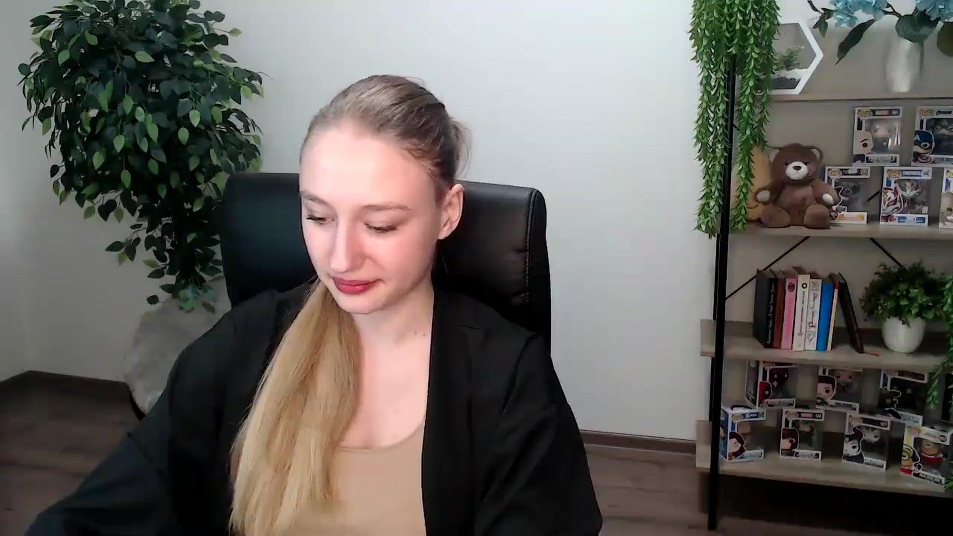 Gallery image thumbnail from HaleyVixen's myfreecams stream on, 11/27/2024, 11:58 image 18 of 20