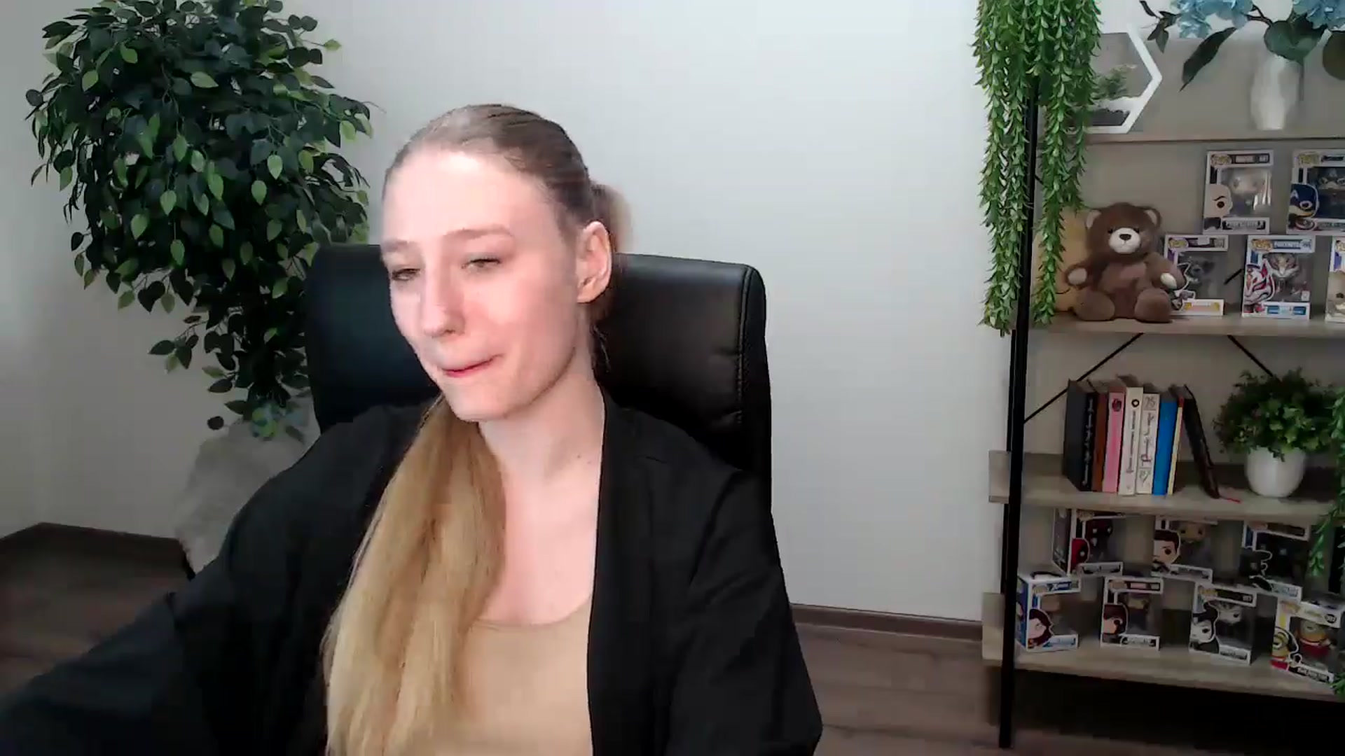 Gallery image thumbnail from HaleyVixen's myfreecams stream on, 11/27/2024, 11:58 image 17 of 20