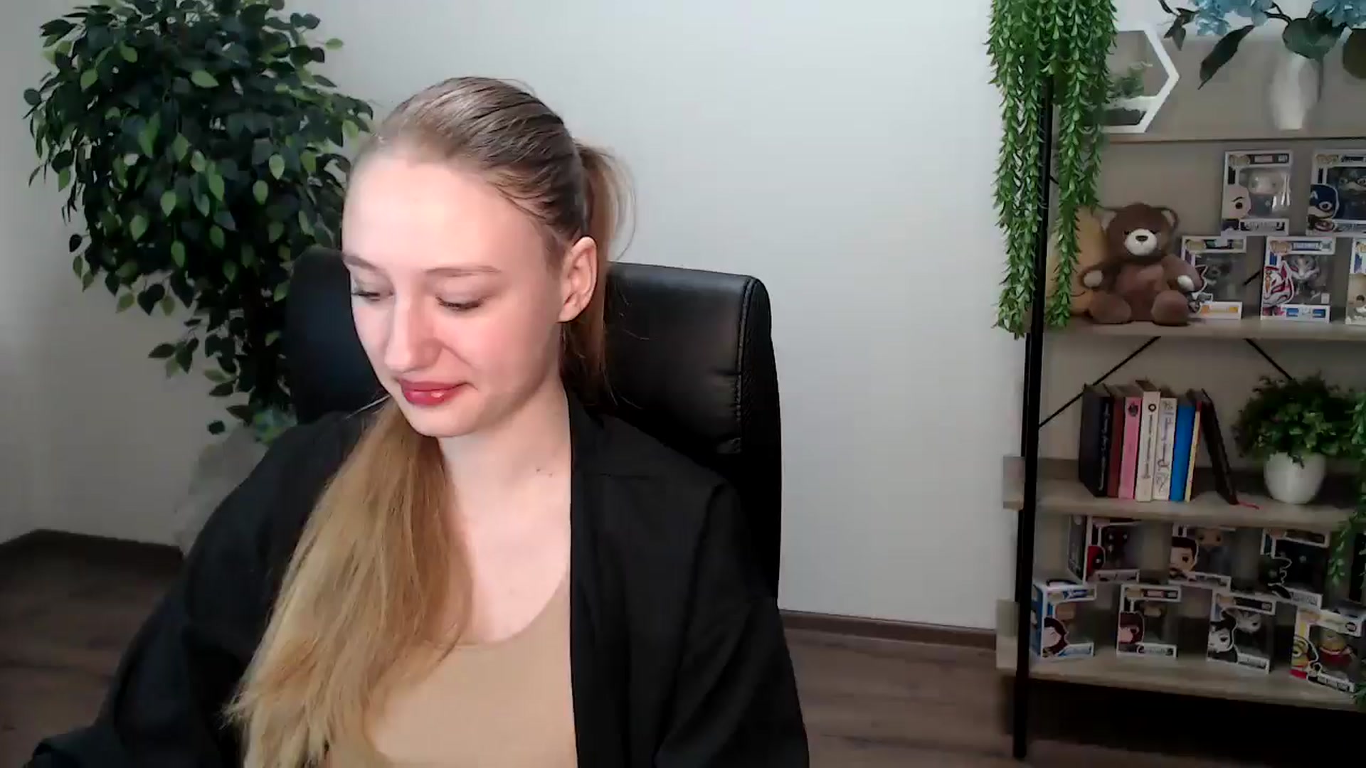 Gallery image thumbnail from HaleyVixen's myfreecams stream on, 11/27/2024, 12:37 image 1 of 20