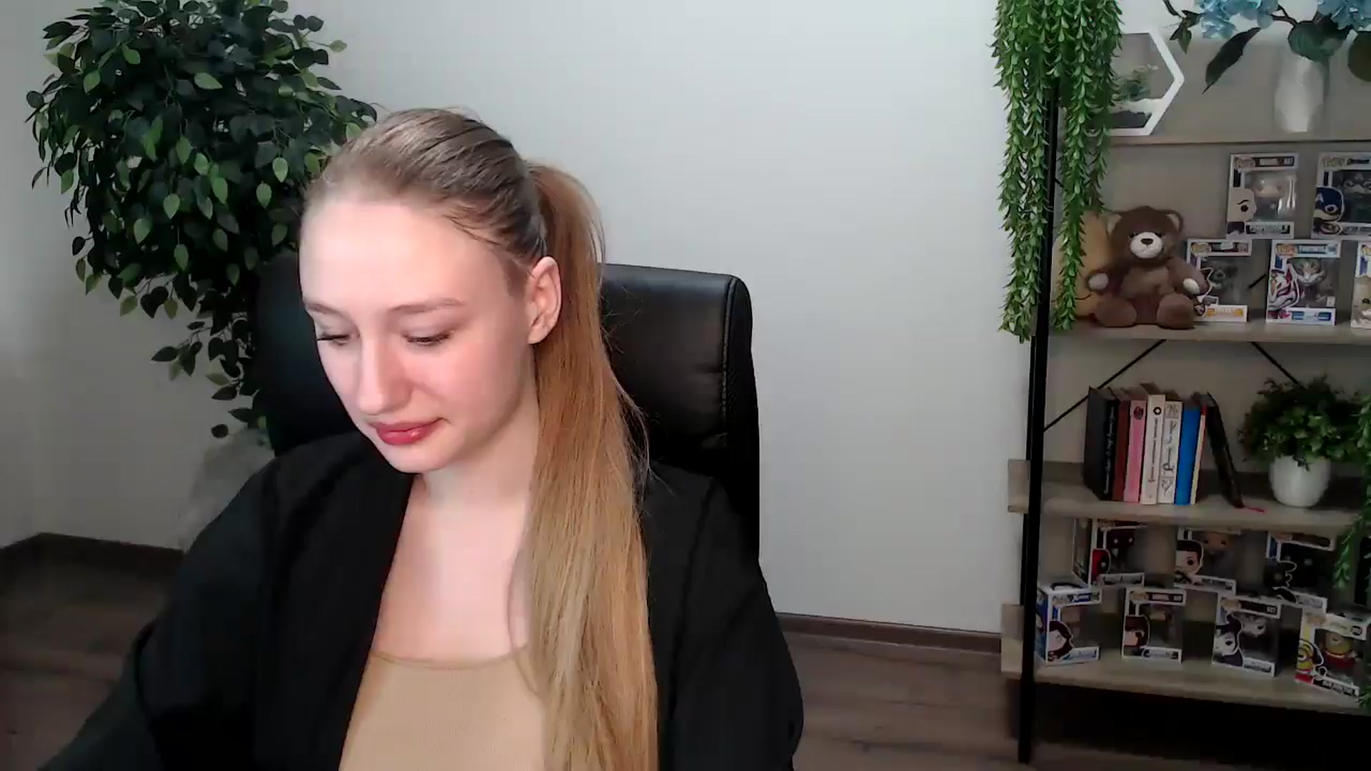 Gallery image thumbnail from HaleyVixen's myfreecams stream on, 11/27/2024, 12:37 image 4 of 20