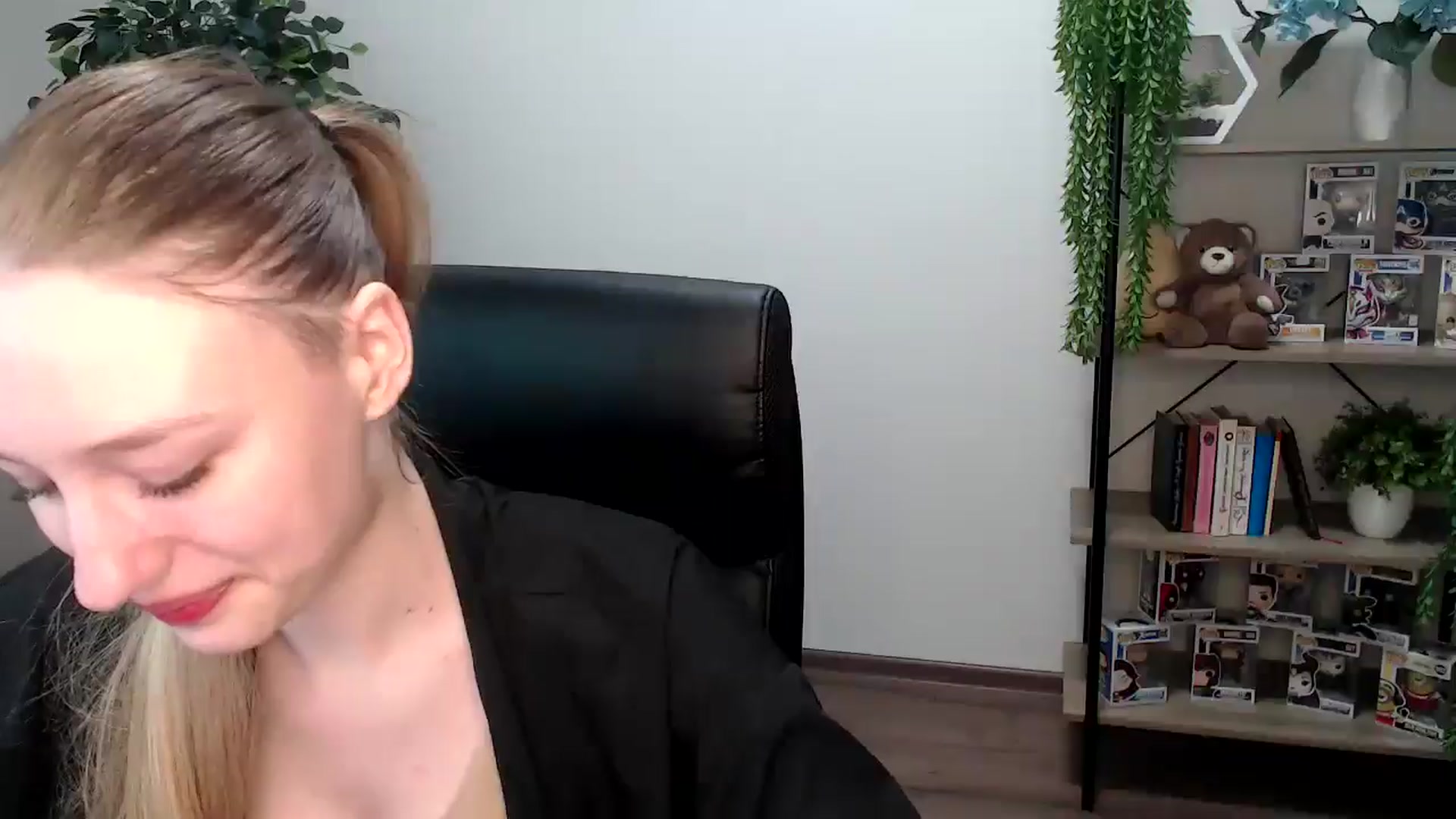 Gallery image thumbnail from HaleyVixen's myfreecams stream on, 11/27/2024, 12:37 image 3 of 20