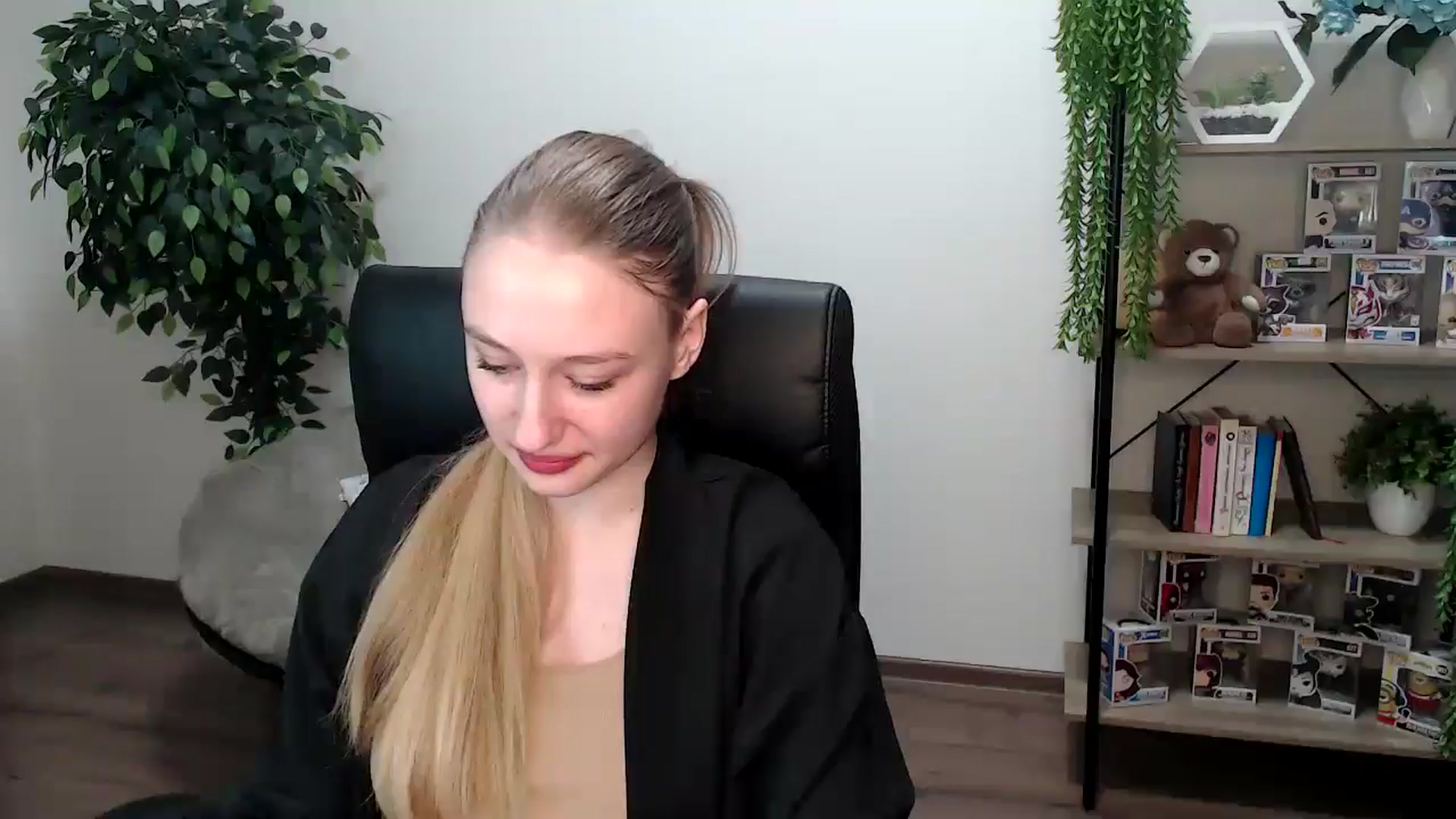 Gallery image thumbnail from HaleyVixen's myfreecams stream on, 11/27/2024, 12:37 image 14 of 20
