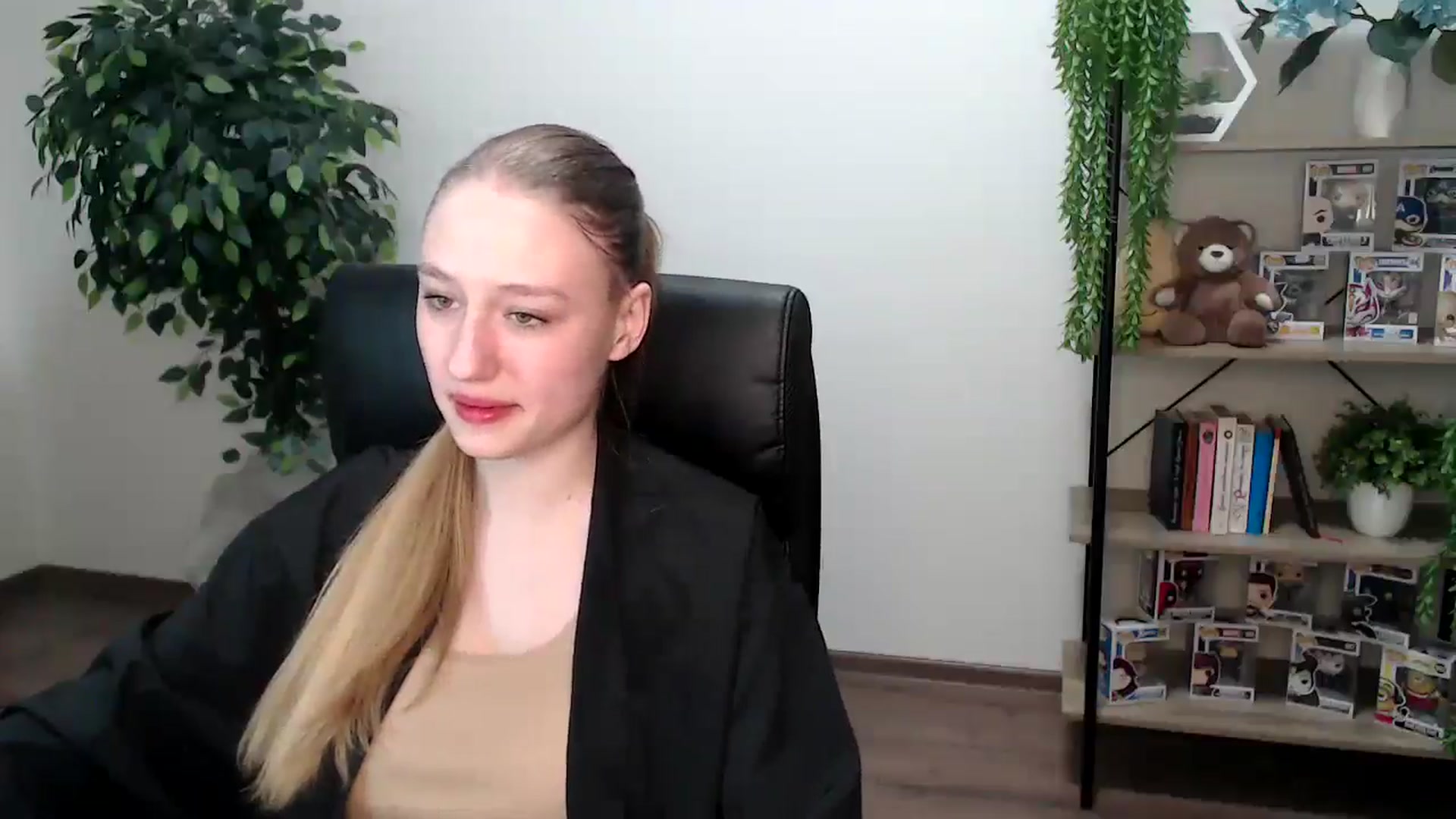 Gallery image thumbnail from HaleyVixen's myfreecams stream on, 11/27/2024, 12:37 image 5 of 20