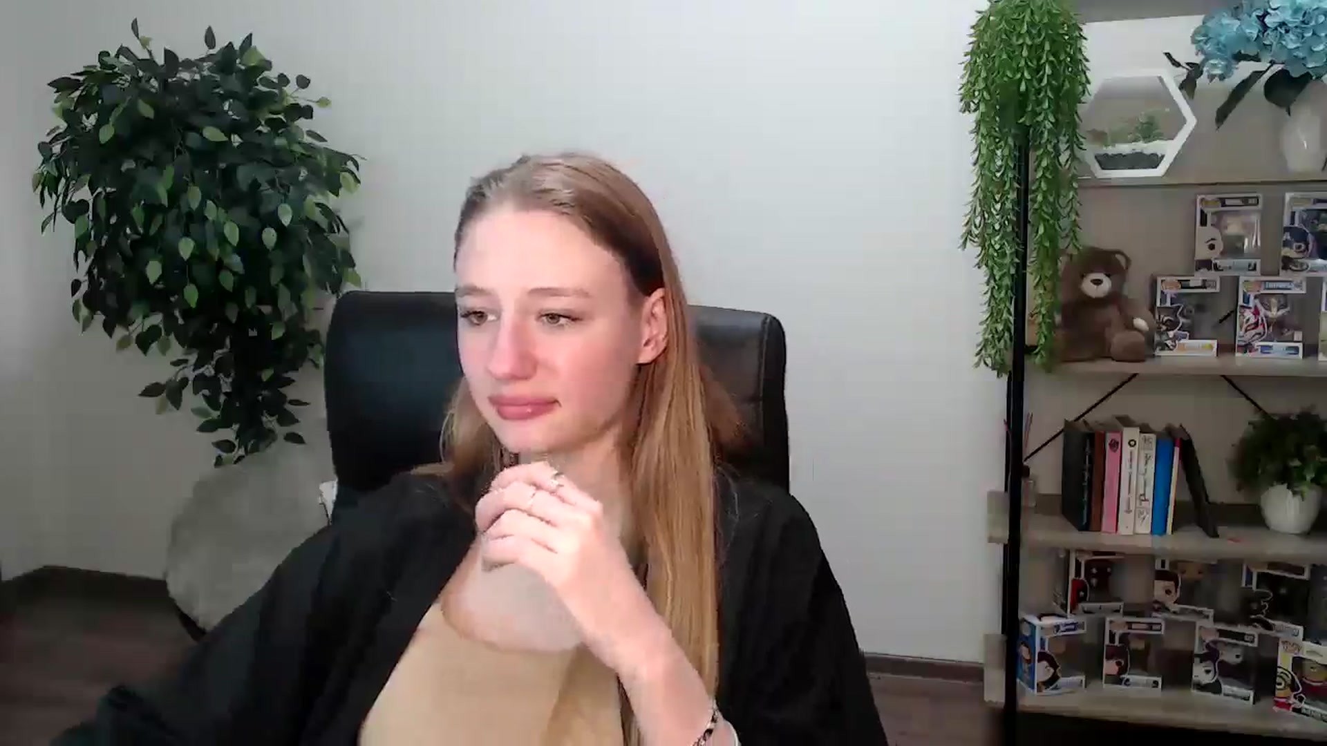Gallery image thumbnail from HaleyVixen's myfreecams stream on, 11/27/2024, 14:51 image 18 of 20