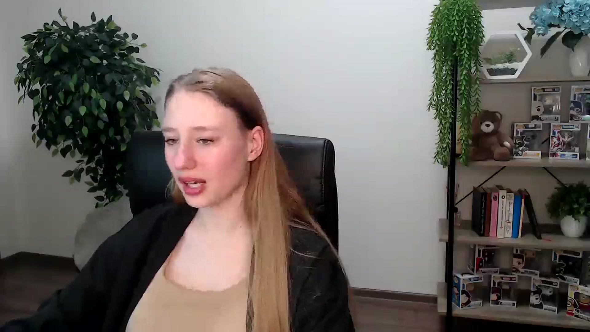 Gallery image thumbnail from HaleyVixen's myfreecams stream on, 11/27/2024, 14:51 image 13 of 20