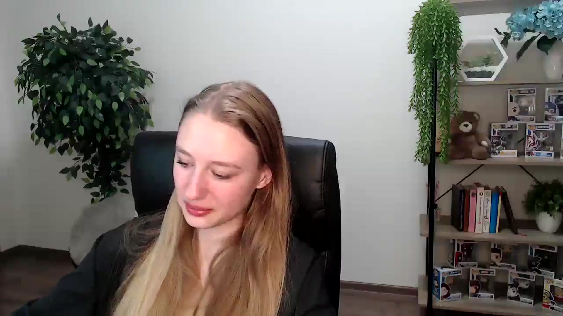 Gallery image thumbnail from HaleyVixen's myfreecams stream on, 11/27/2024, 14:51 image 9 of 20