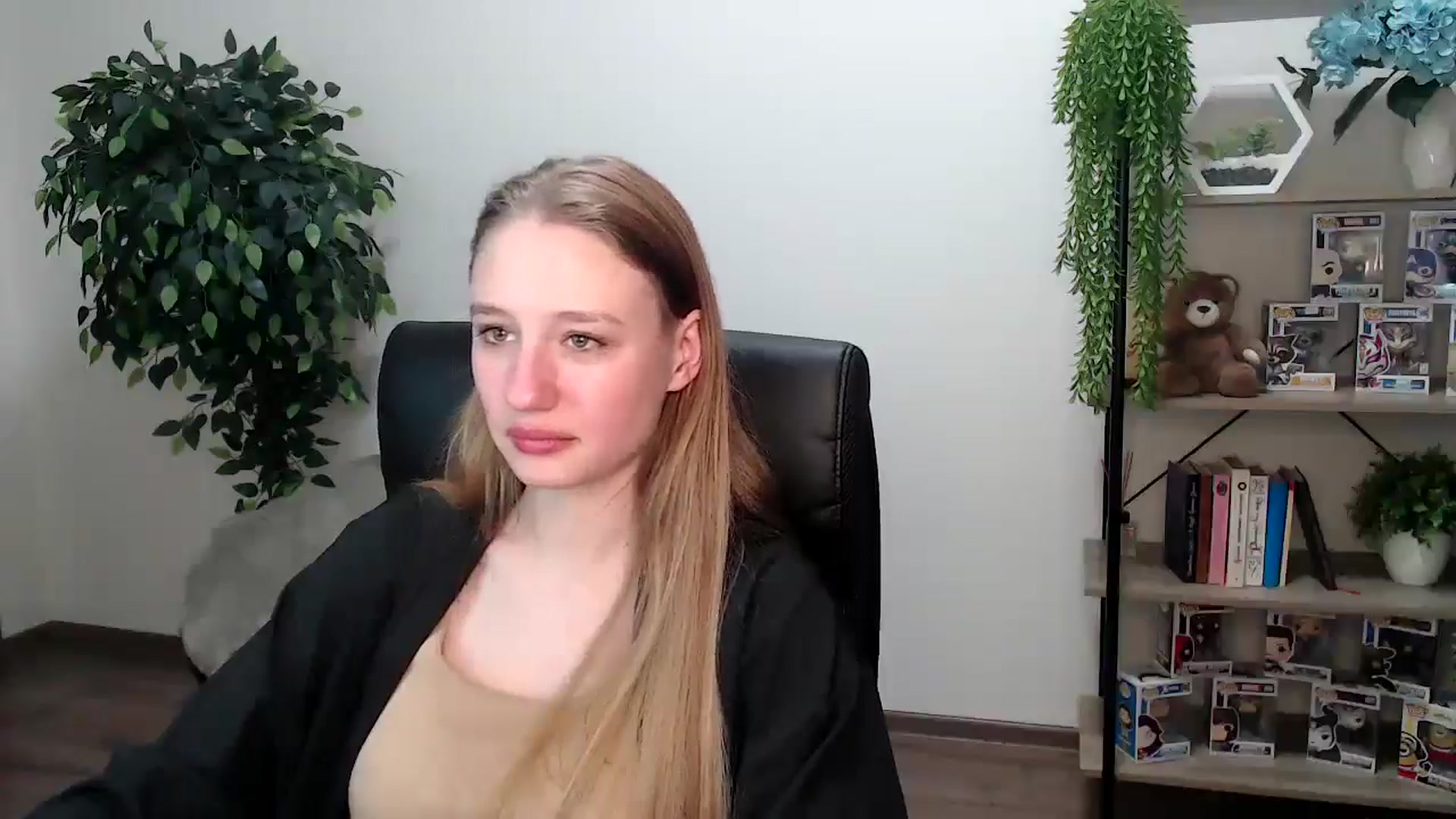 Gallery image thumbnail from HaleyVixen's myfreecams stream on, 11/27/2024, 14:51 image 17 of 20