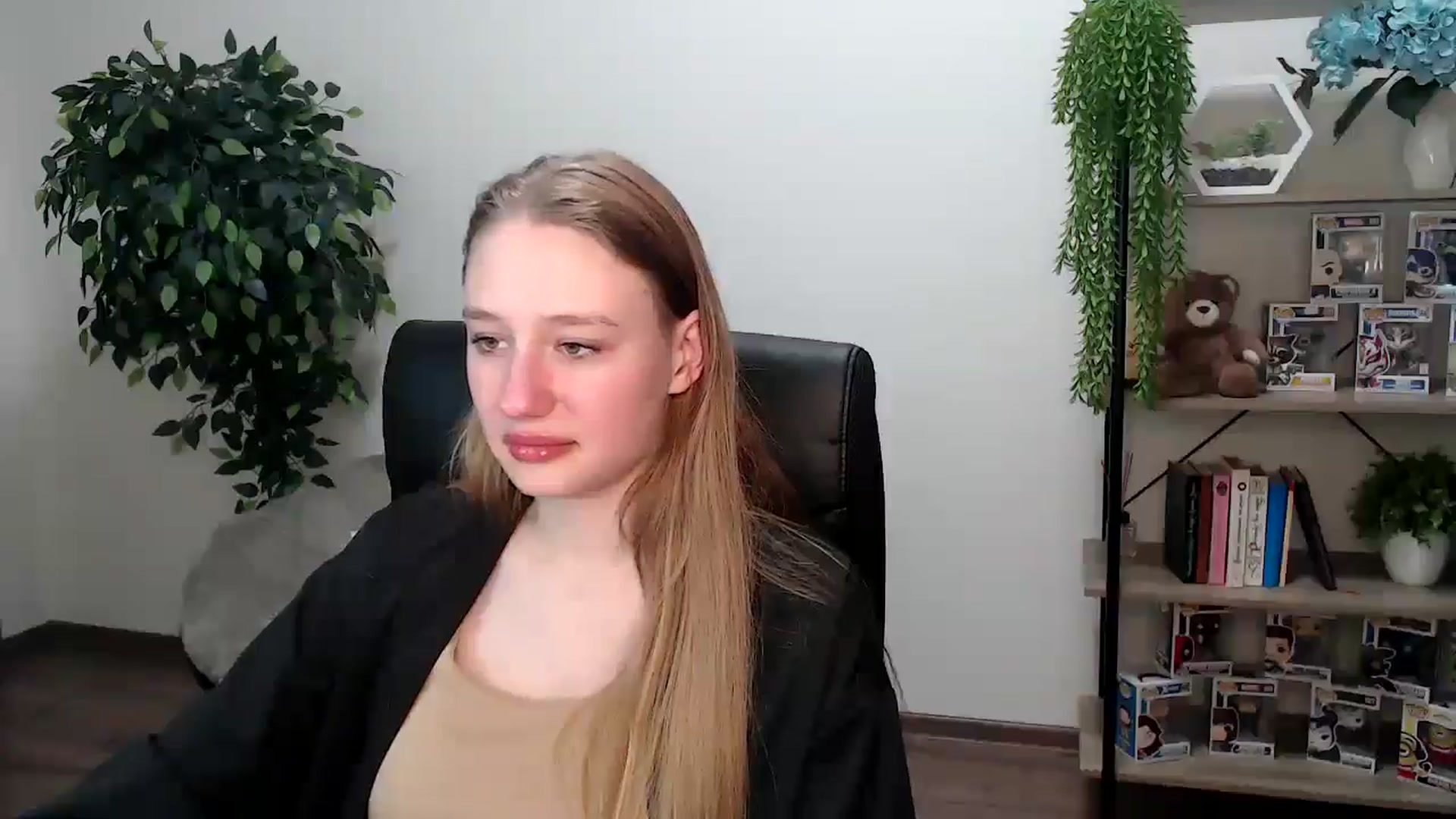Gallery image thumbnail from HaleyVixen's myfreecams stream on, 11/27/2024, 14:51 image 15 of 20