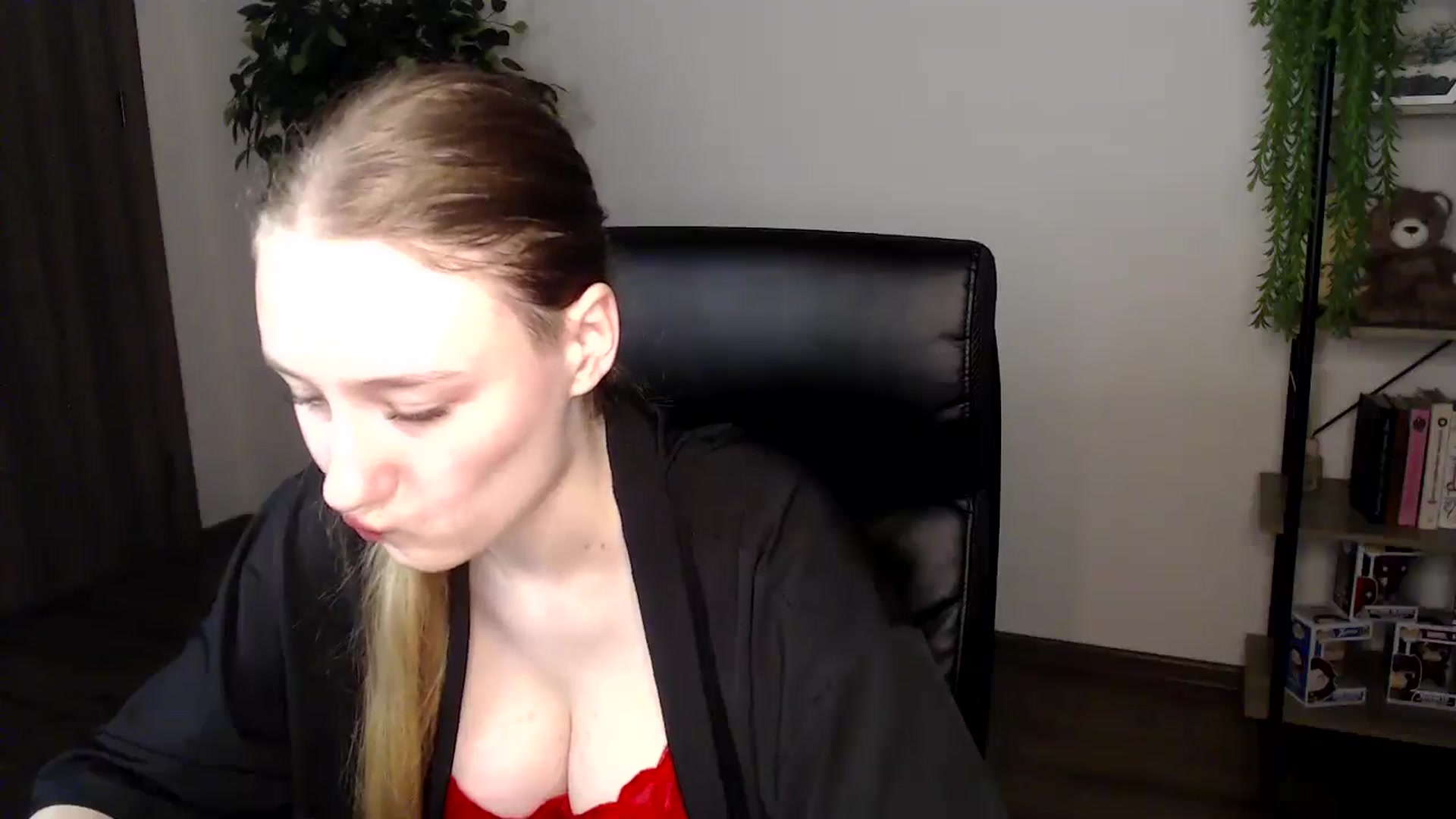 Gallery image thumbnail from HaleyVixen's myfreecams stream on, 11/30/2024, 14:47 image 16 of 20