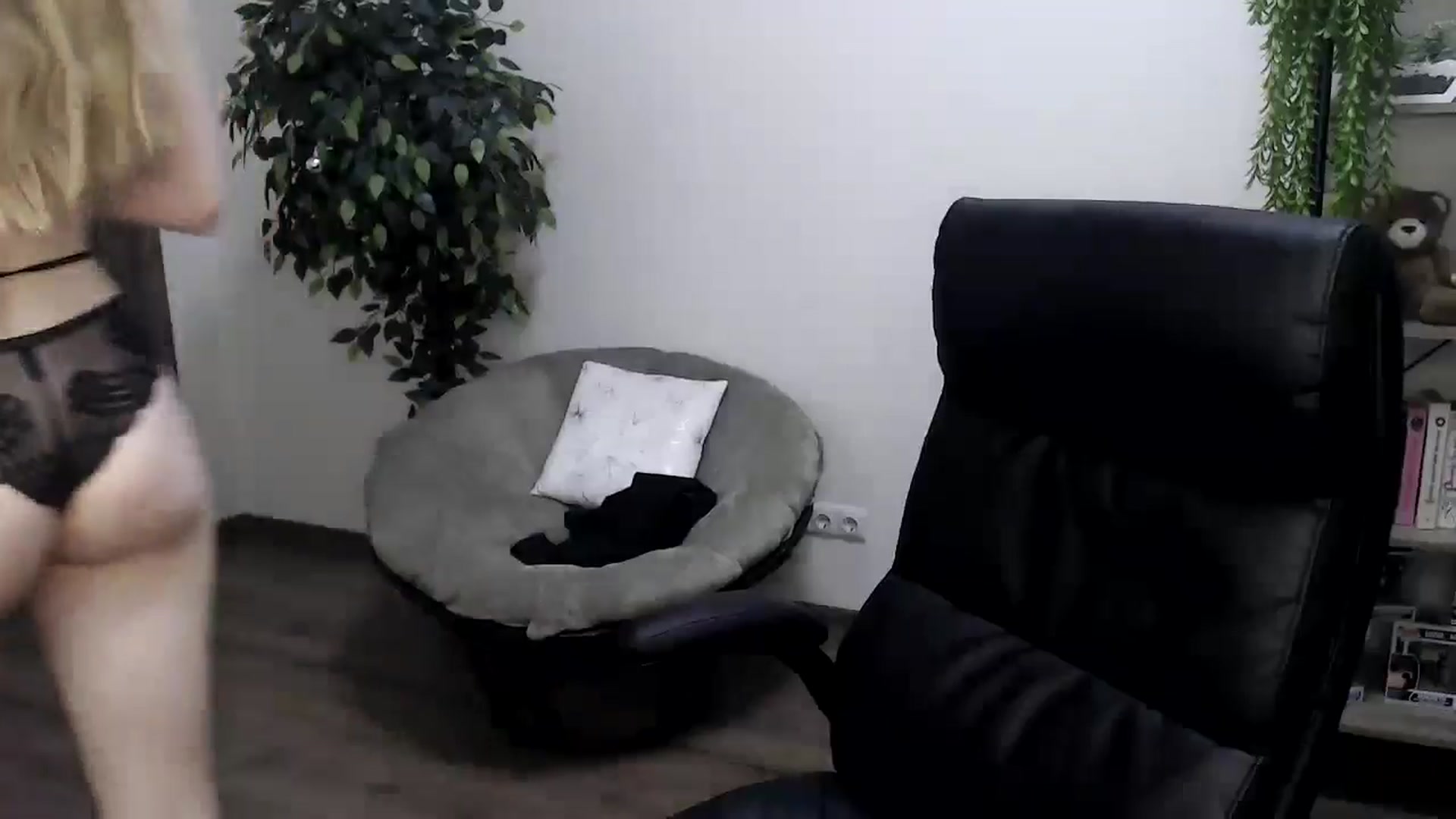 Gallery image thumbnail from HaleyVixen's myfreecams stream on, 12/02/2024, 09:49 image 12 of 20